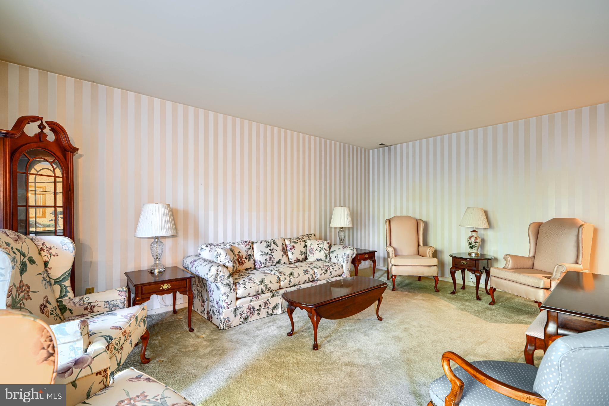 HOLLY HALL - Residential