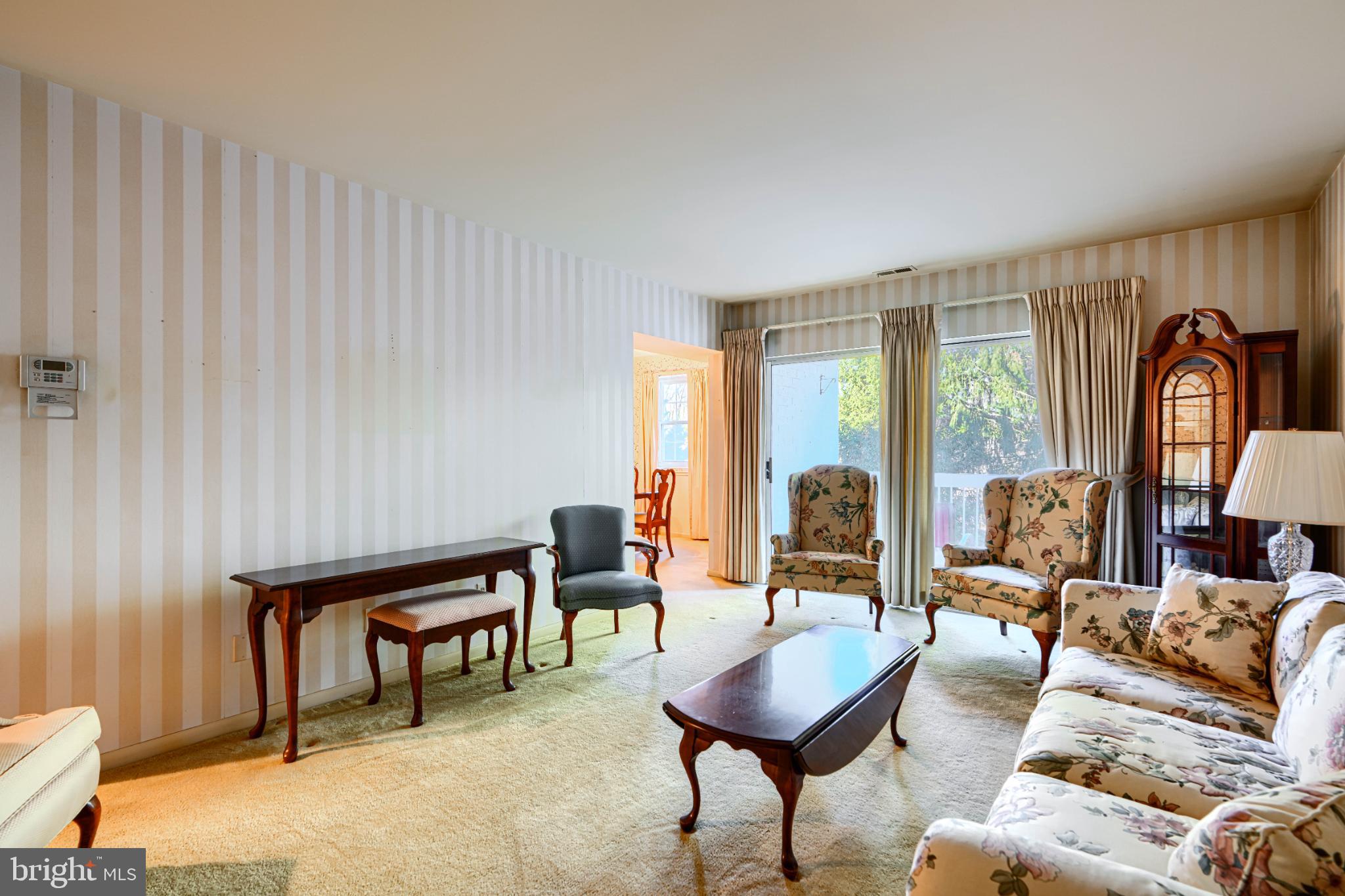 HOLLY HALL - Residential