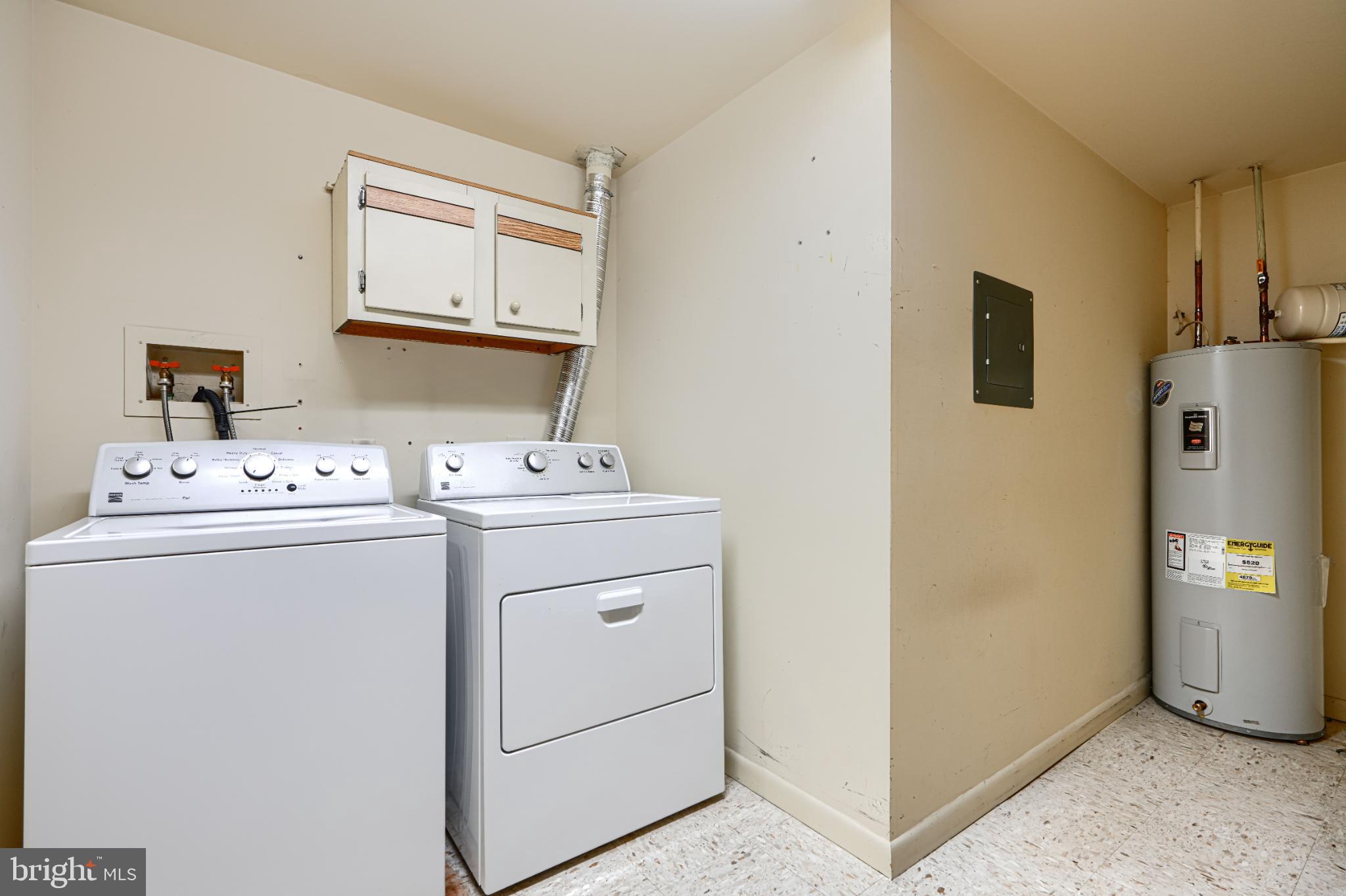 HOLLY HALL - Residential