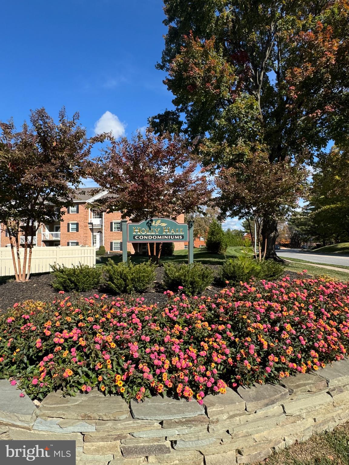 HOLLY HALL - Residential