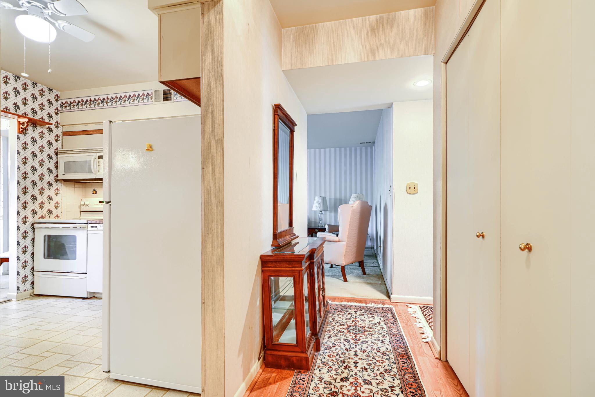 HOLLY HALL - Residential