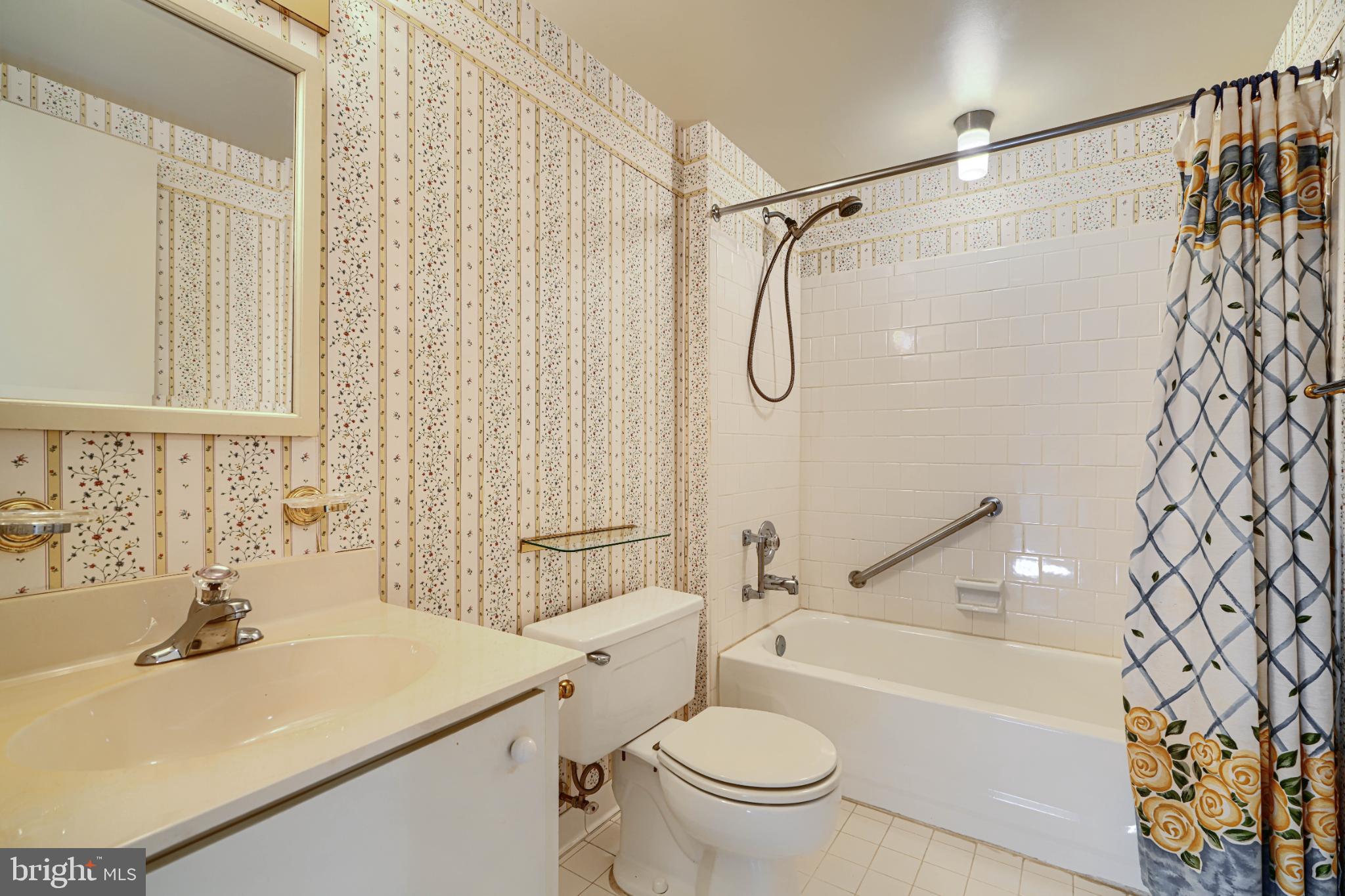 HOLLY HALL - Residential