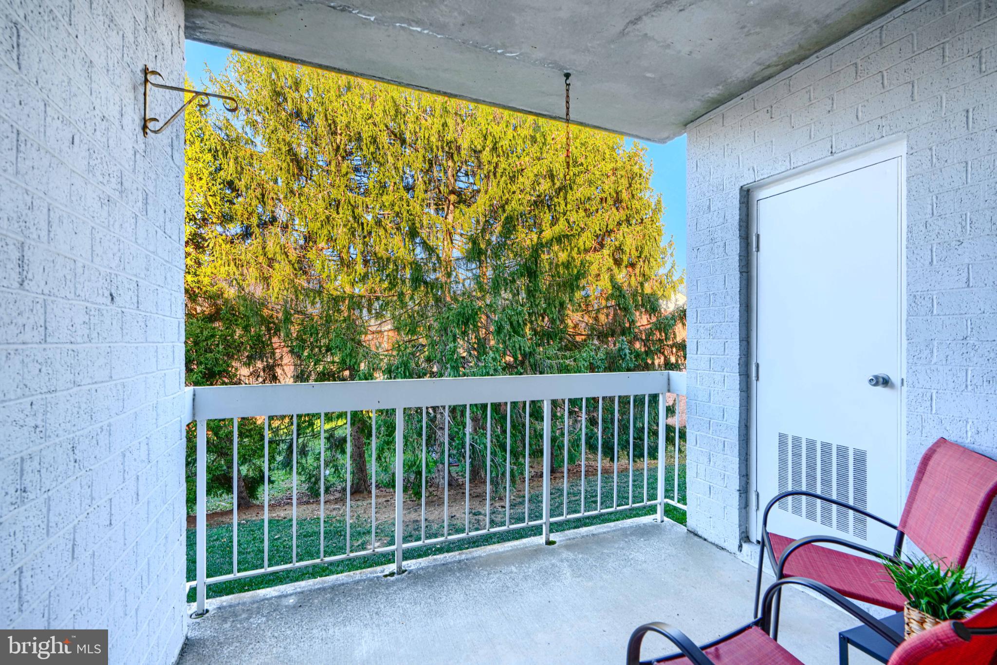 HOLLY HALL - Residential