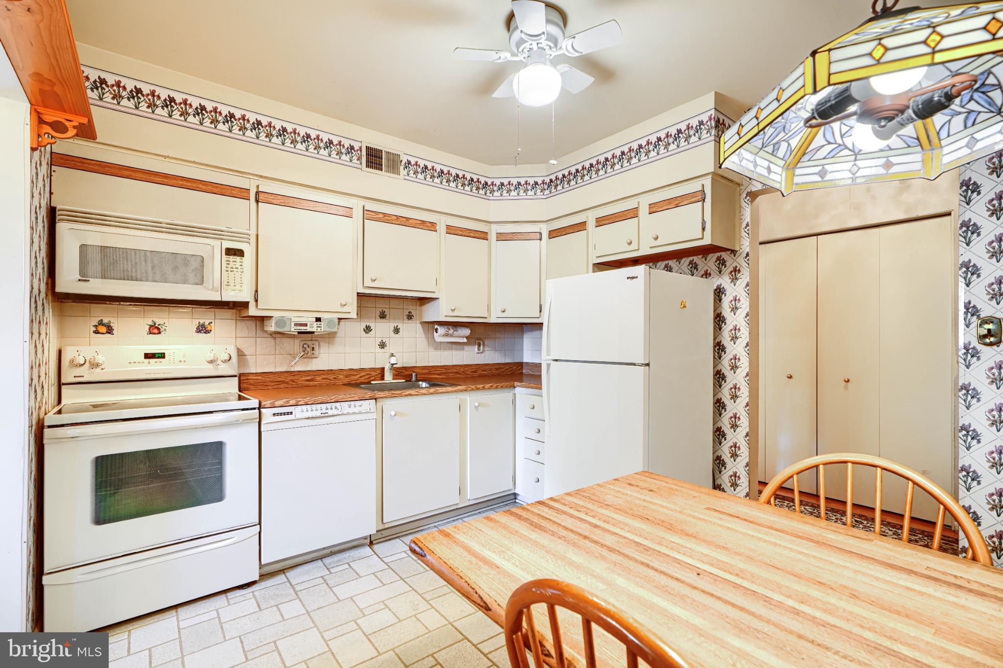 HOLLY HALL - Residential