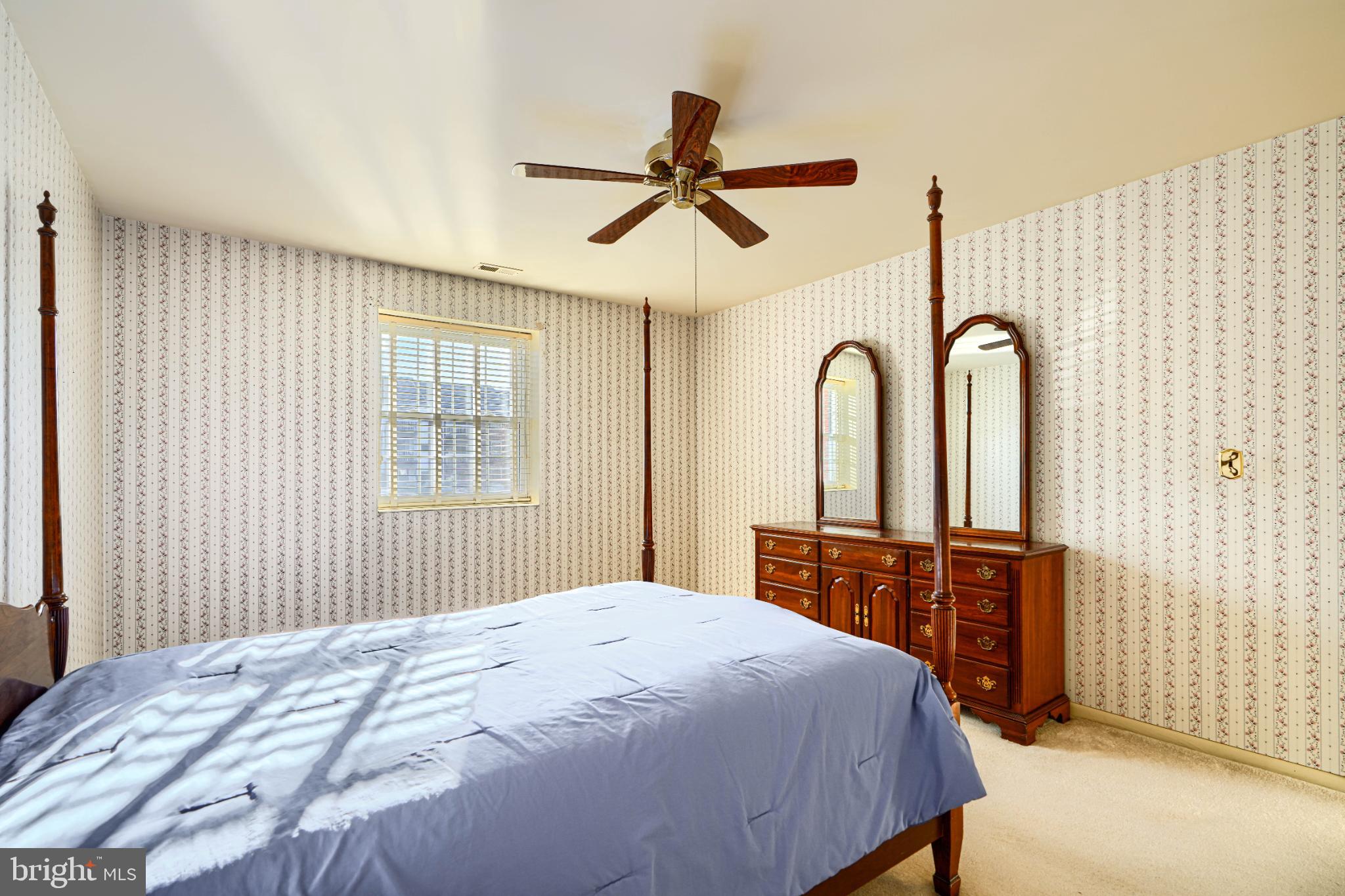 HOLLY HALL - Residential