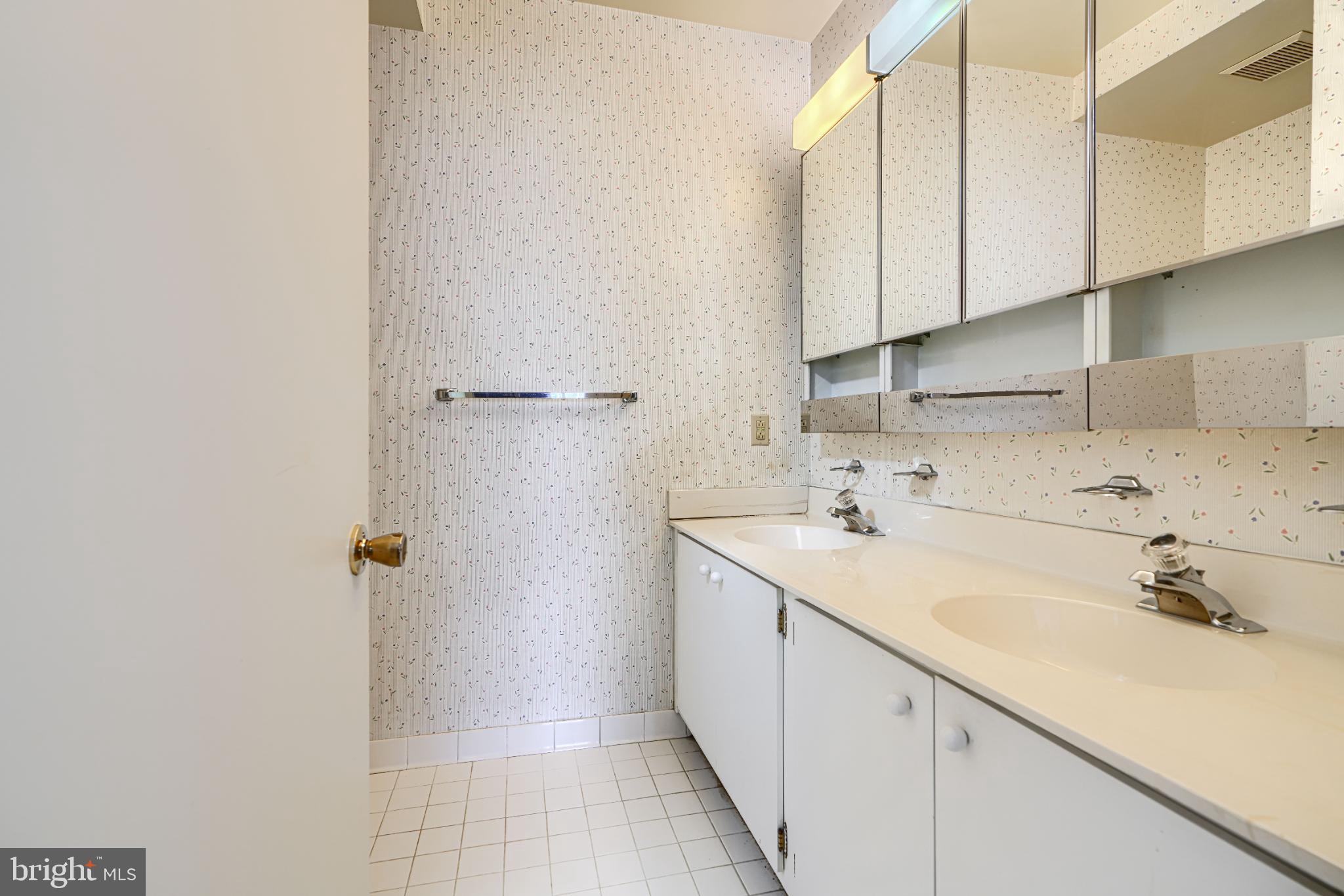 HOLLY HALL - Residential