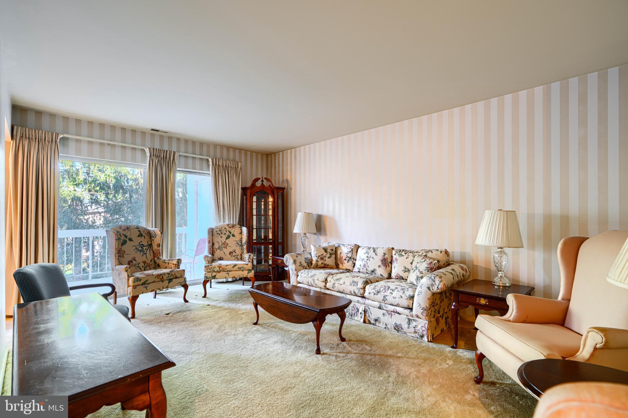 HOLLY HALL - Residential