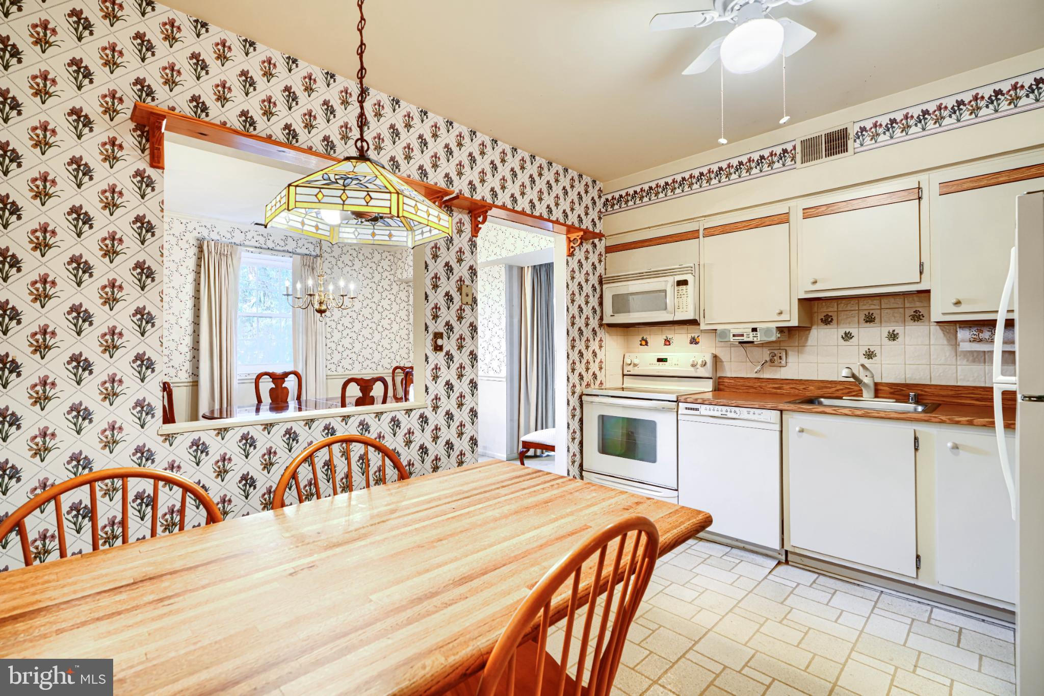 HOLLY HALL - Residential