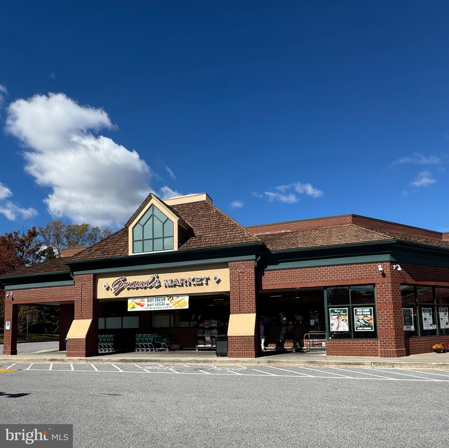 HOLLY HALL - Residential