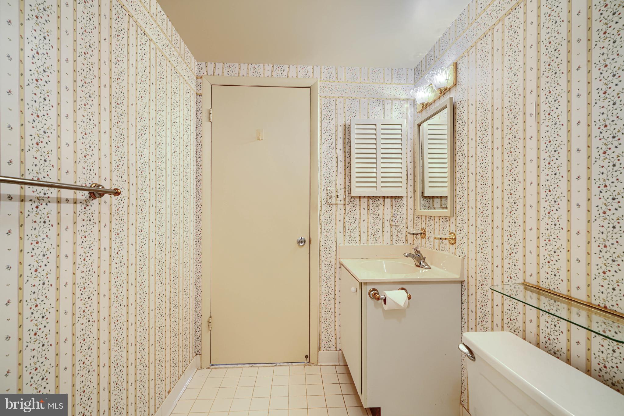 HOLLY HALL - Residential