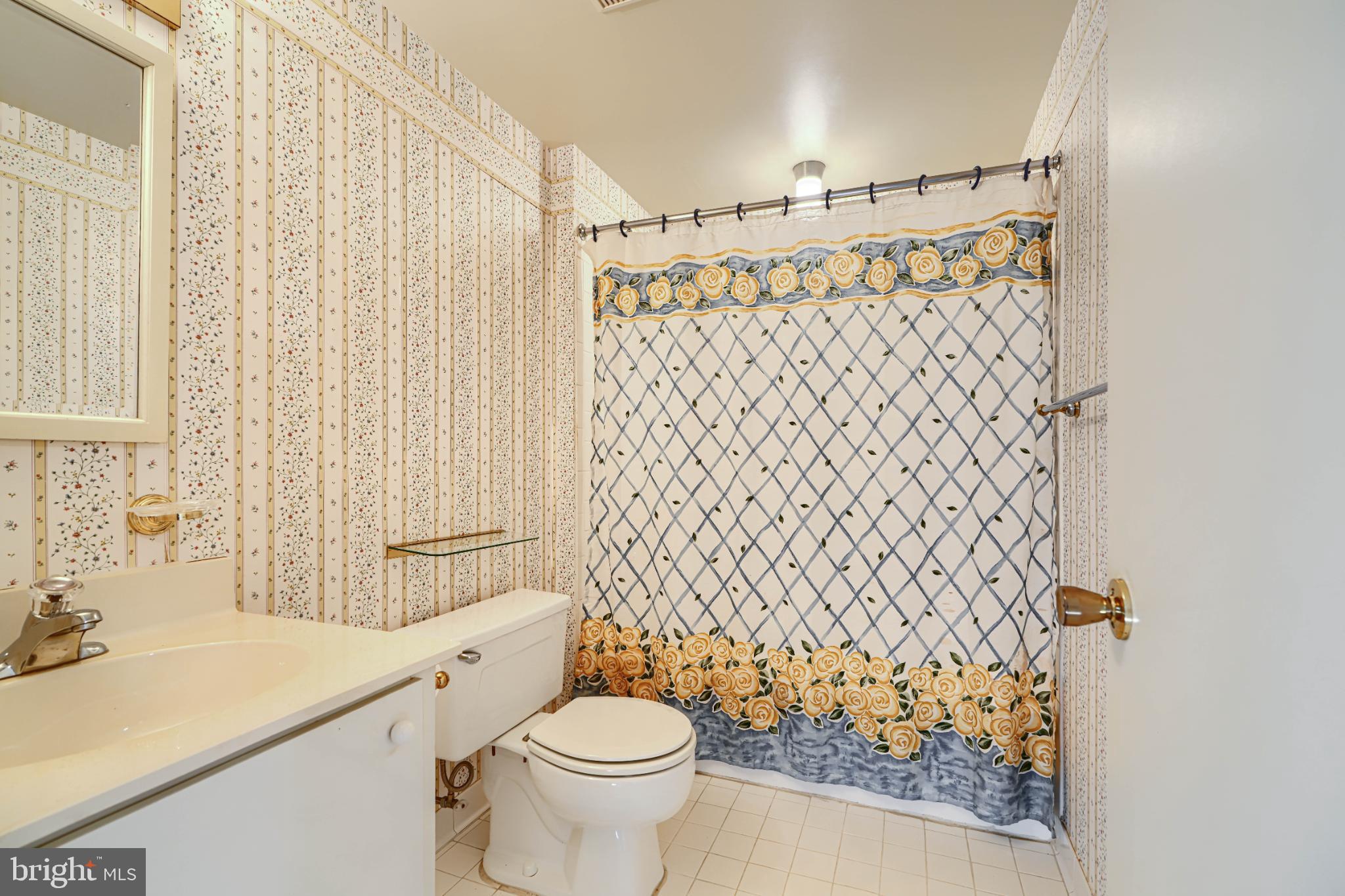 HOLLY HALL - Residential