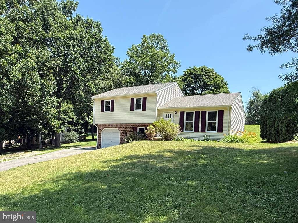 Photo of 15 Den Mar Drive, HOLTWOOD, PA 17532 (MLS # PALA2091846)