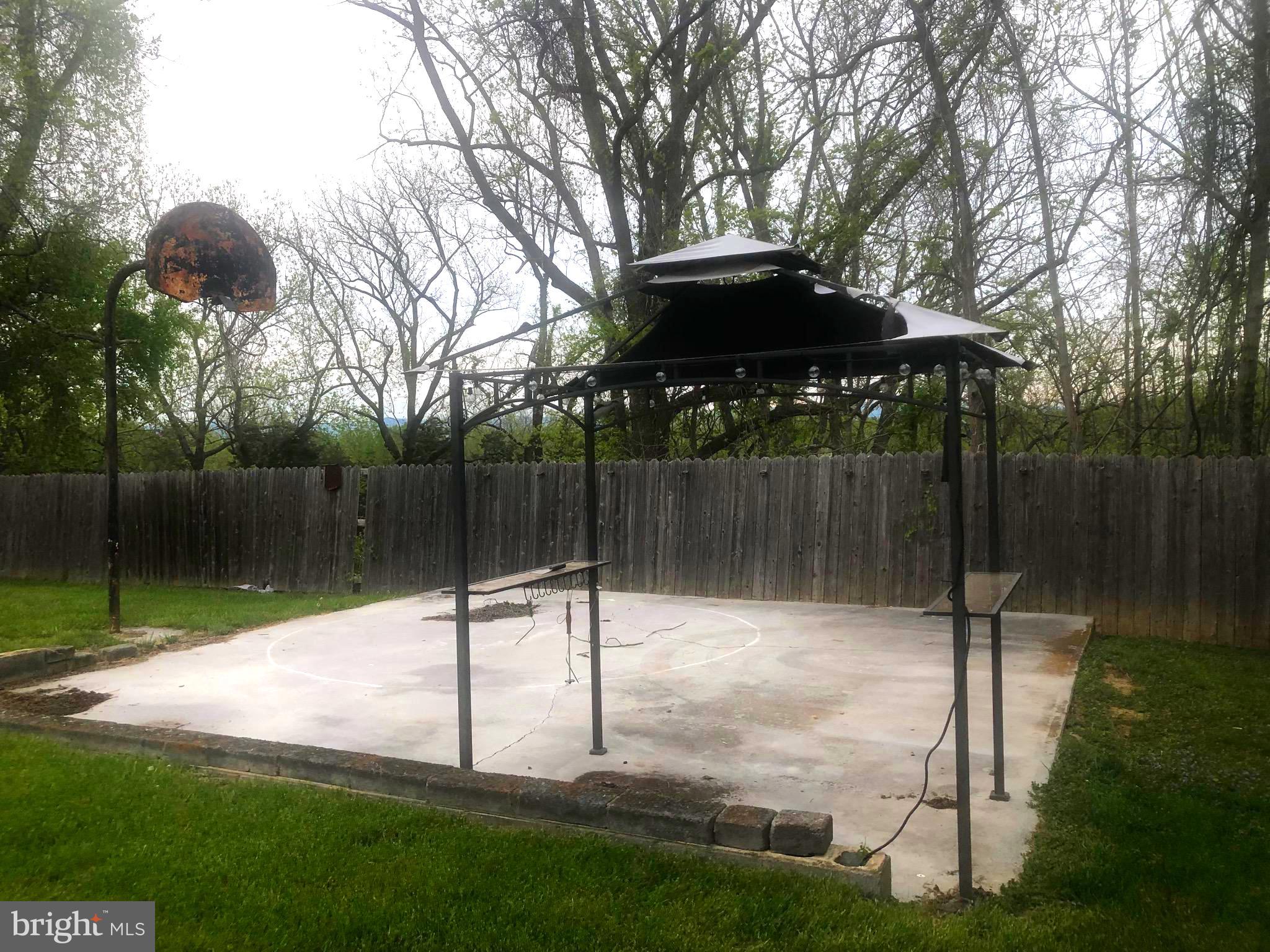 DINGES HEIGHTS - Residential Lease