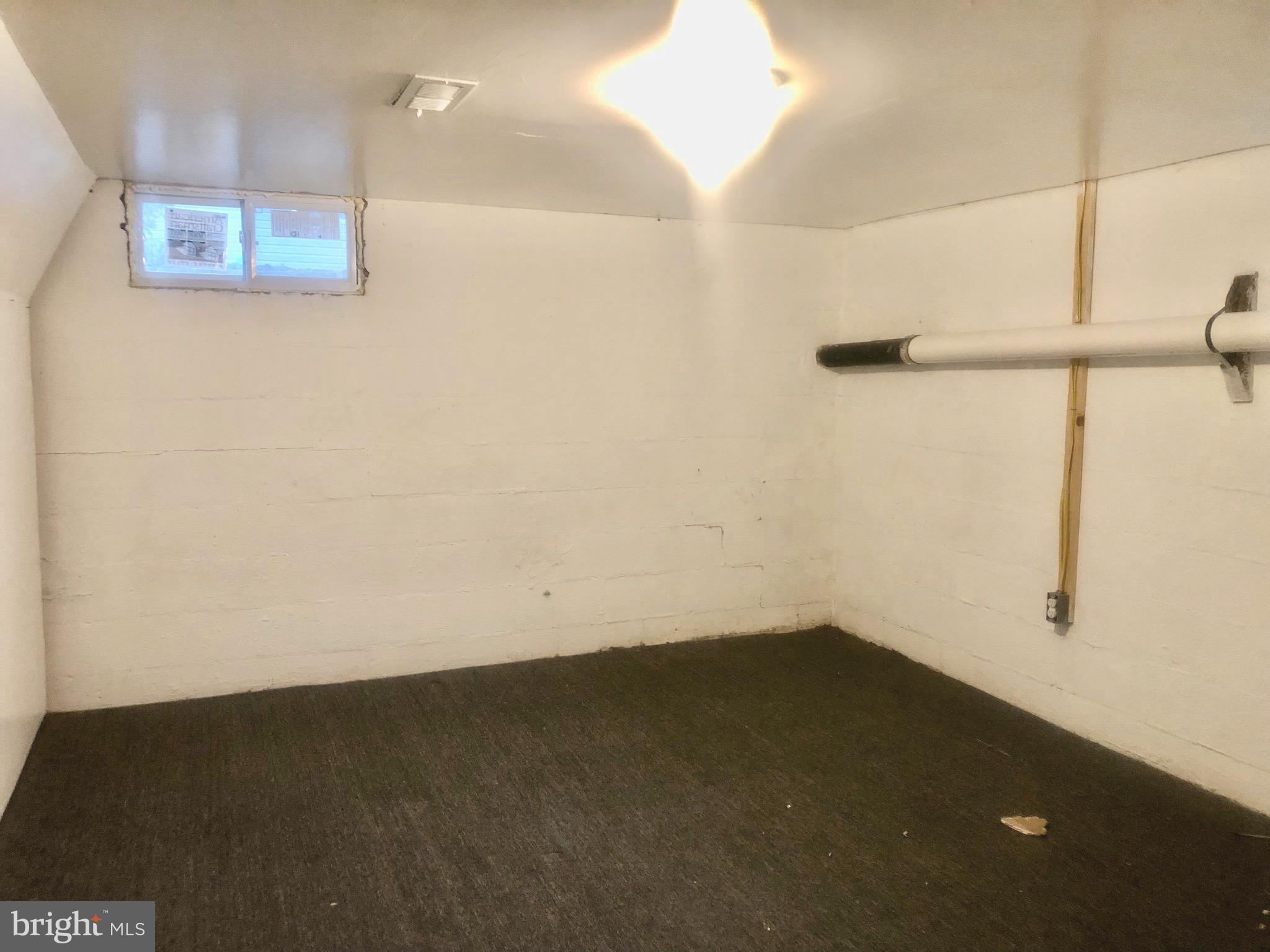 DINGES HEIGHTS - Residential Lease