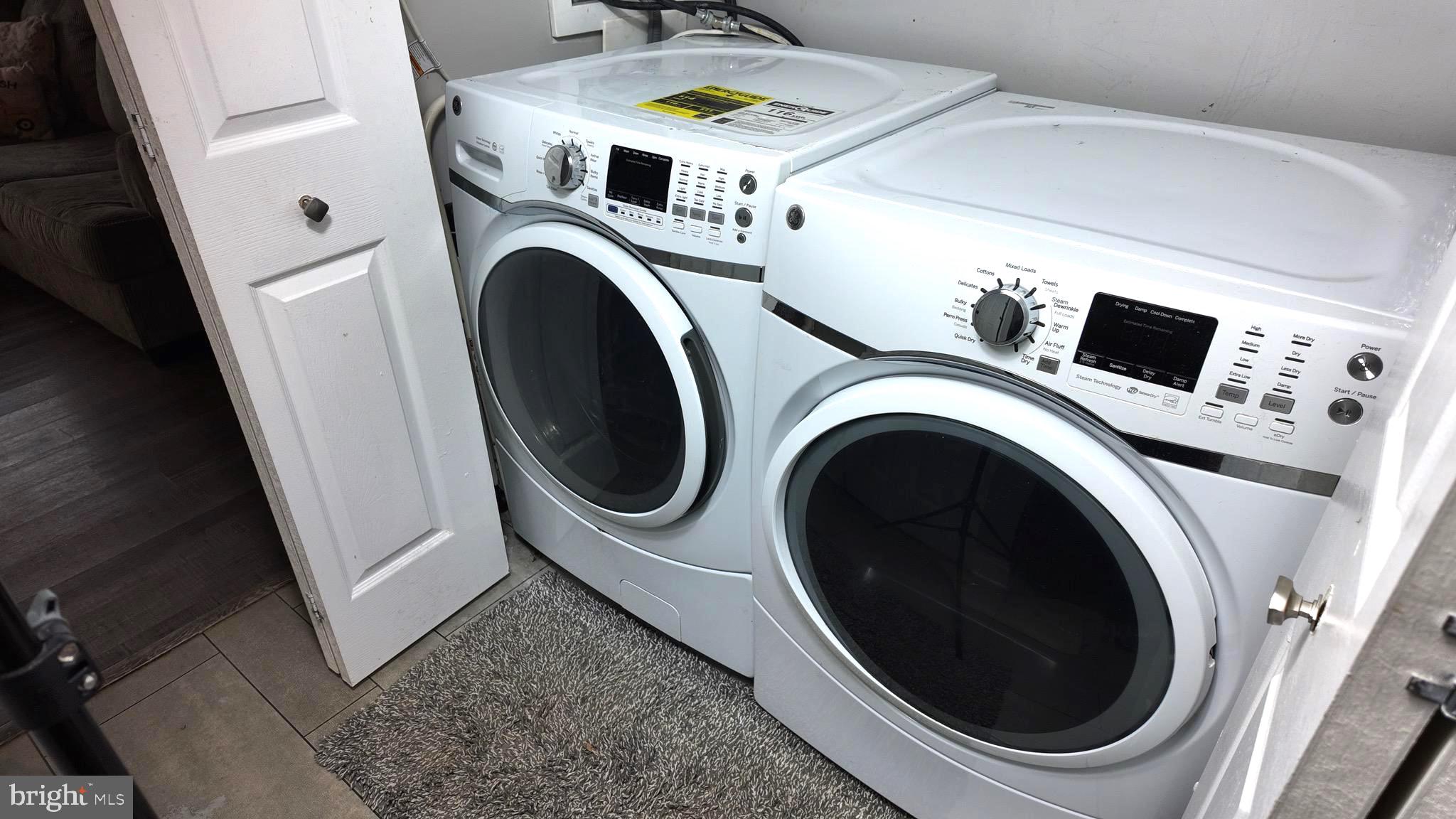 OAKWOOD VILLAGE - Residential