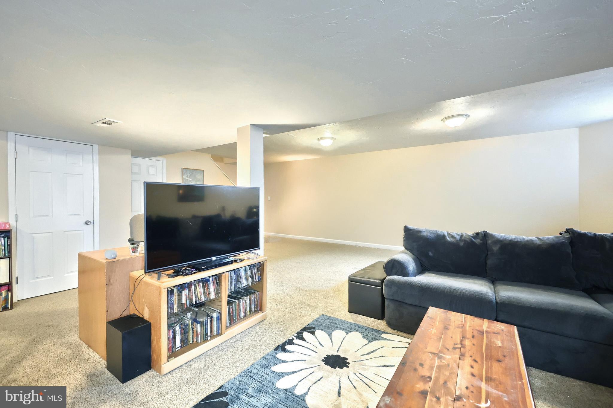 SHERMAN OAKS - Residential