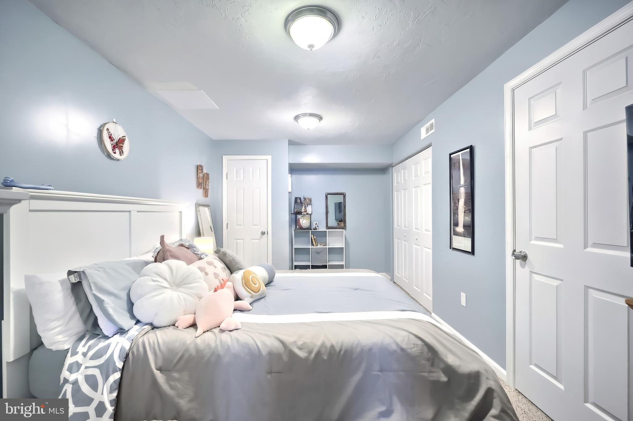 SHERMAN OAKS - Residential