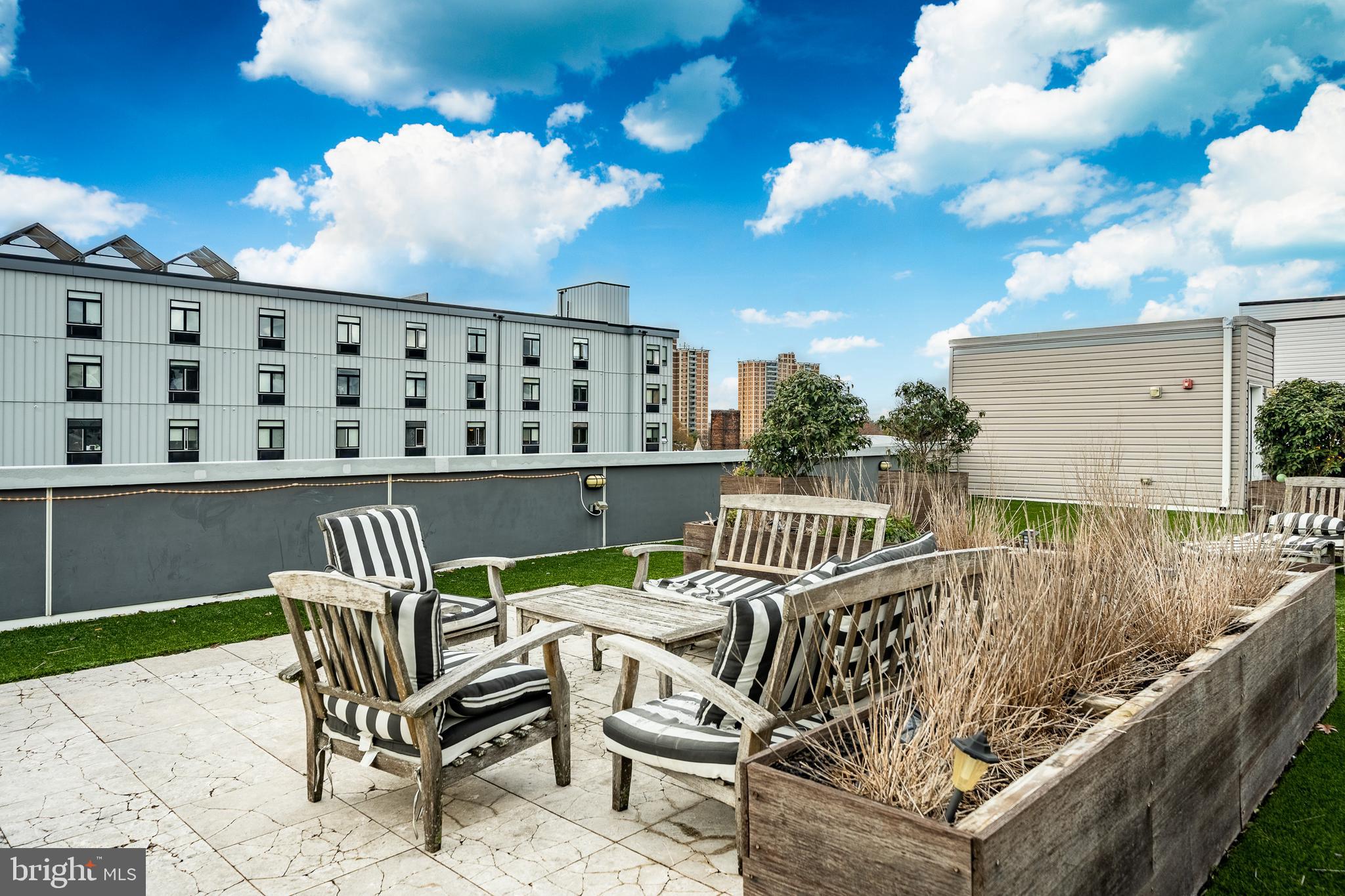 UNIVERSITY CITY - Residential