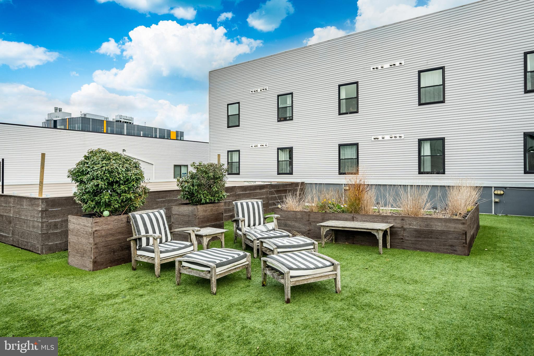 UNIVERSITY CITY - Residential