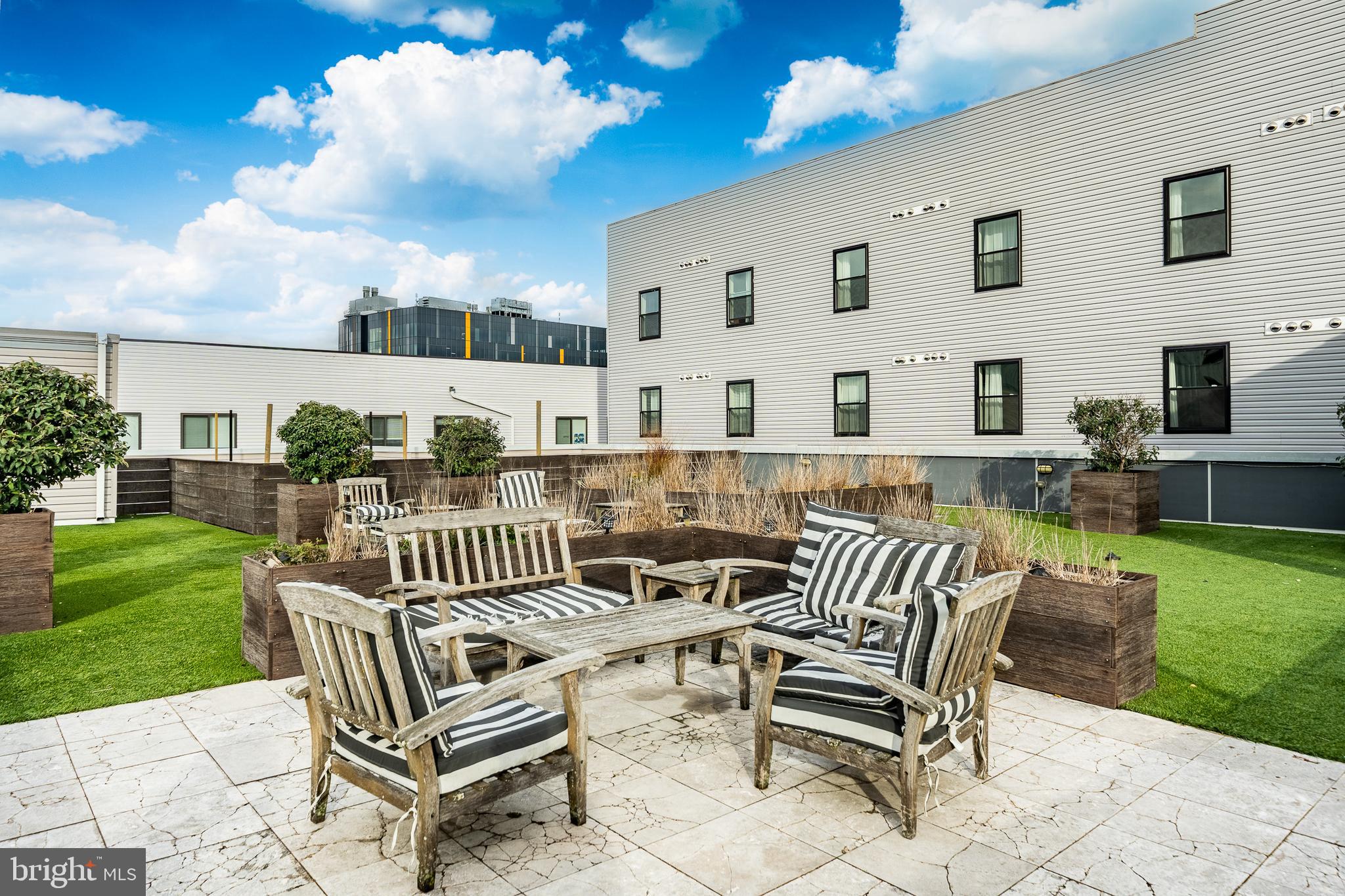 UNIVERSITY CITY - Residential