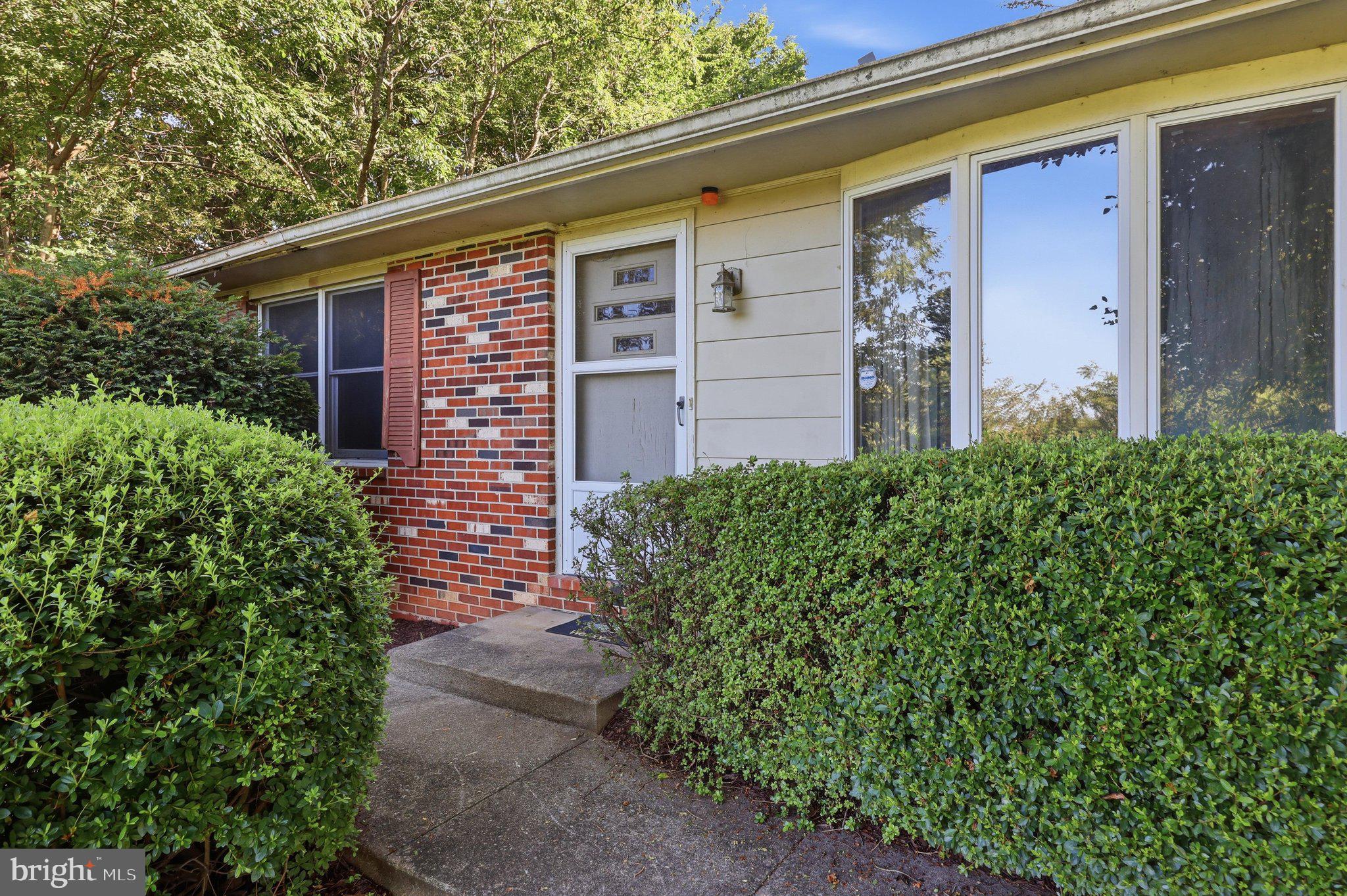 1812 W LIBERTY ROAD