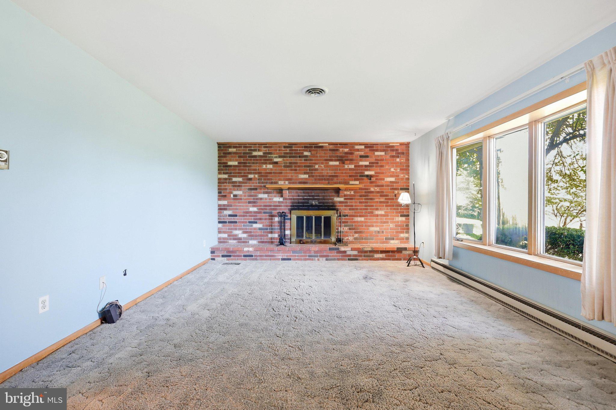 1812 W LIBERTY ROAD