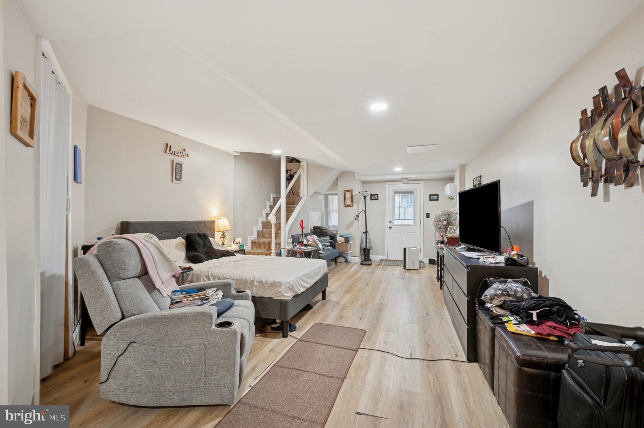 WEST OAK LANE - Residential