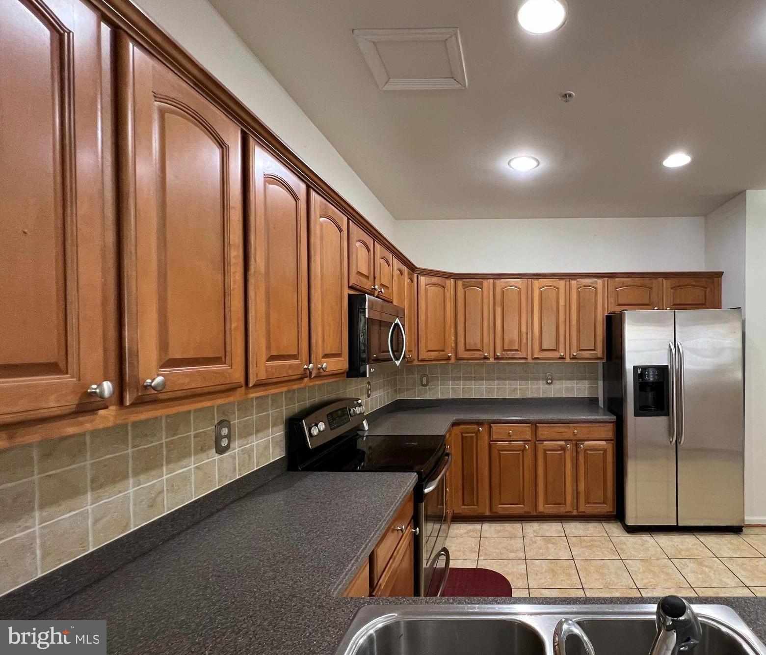 WATERS EDGE - Residential Lease