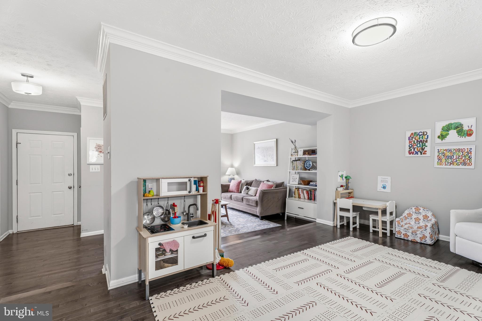 SUMMIT CHASE - Residential