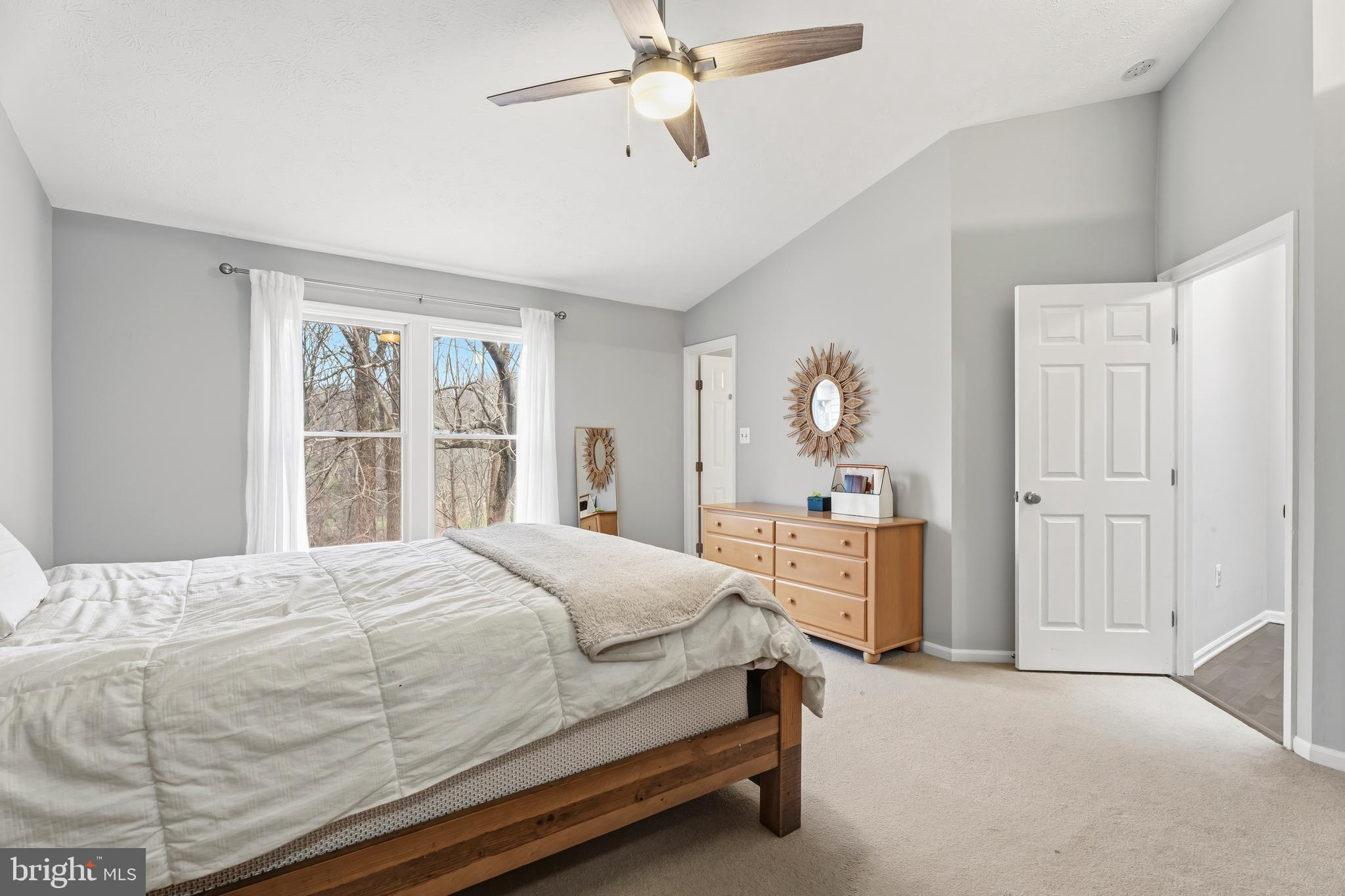 SUMMIT CHASE - Residential