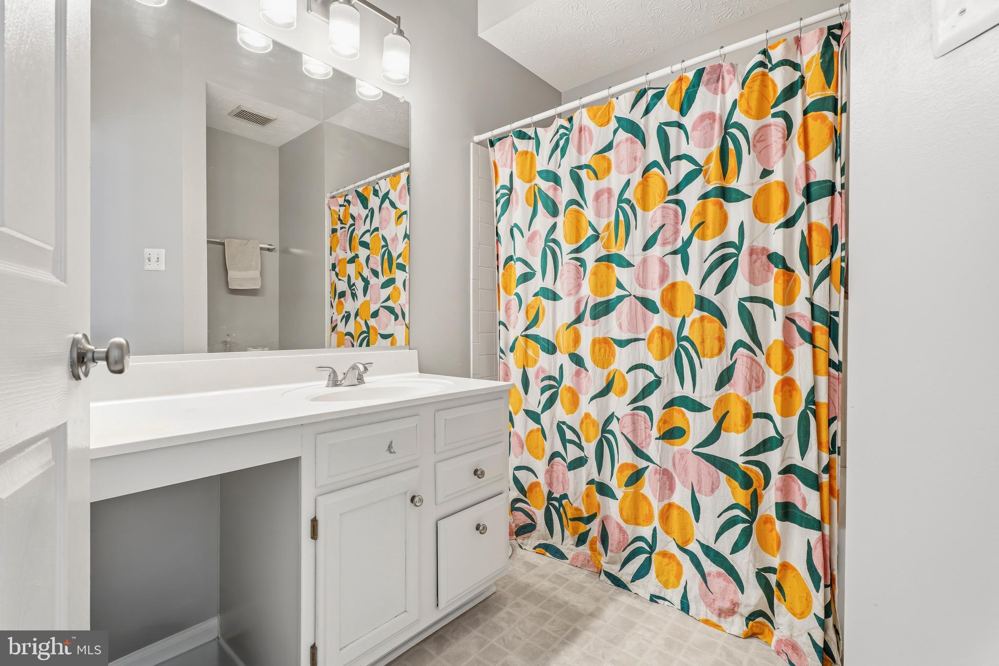 SUMMIT CHASE - Residential