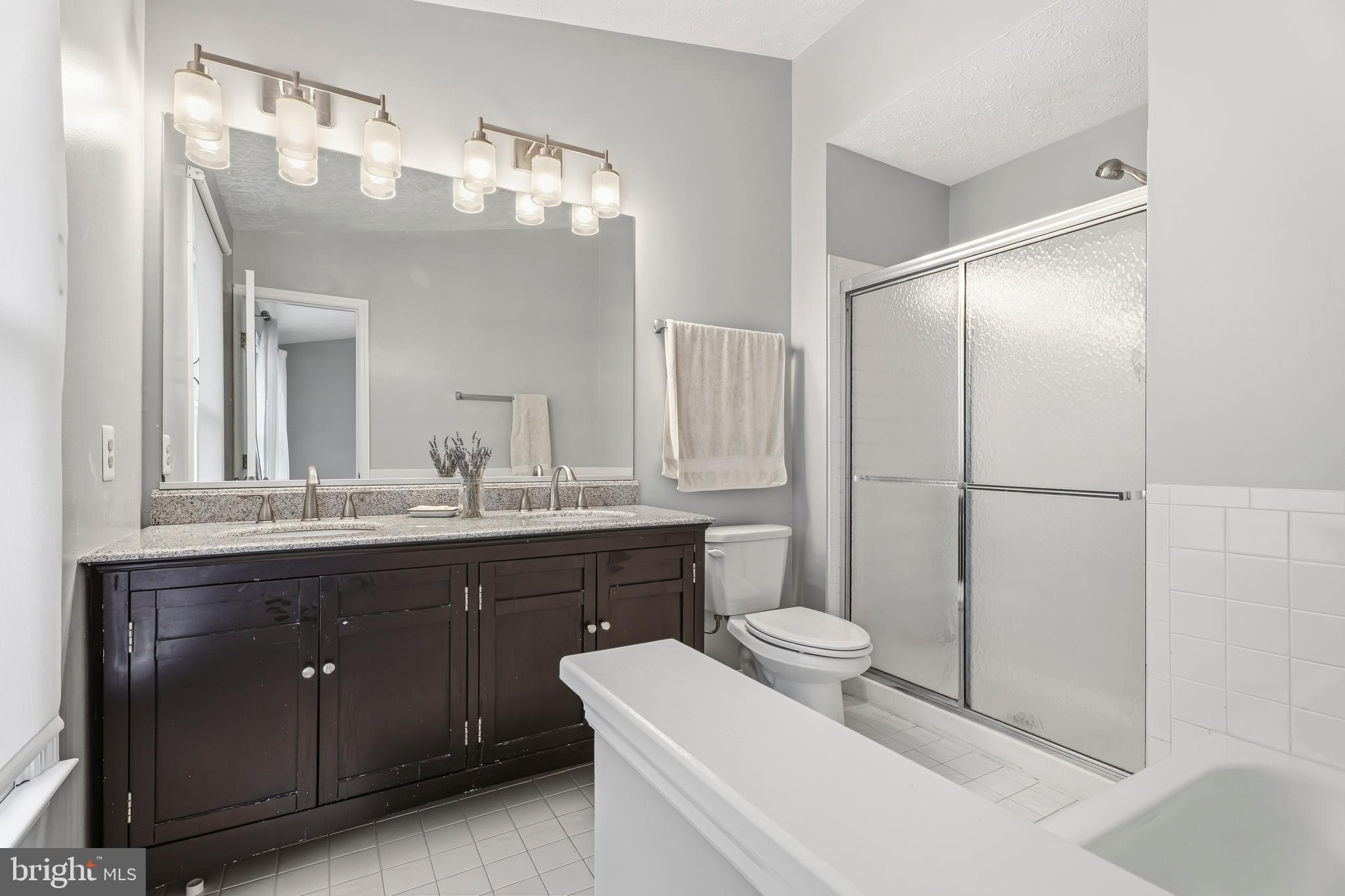 SUMMIT CHASE - Residential