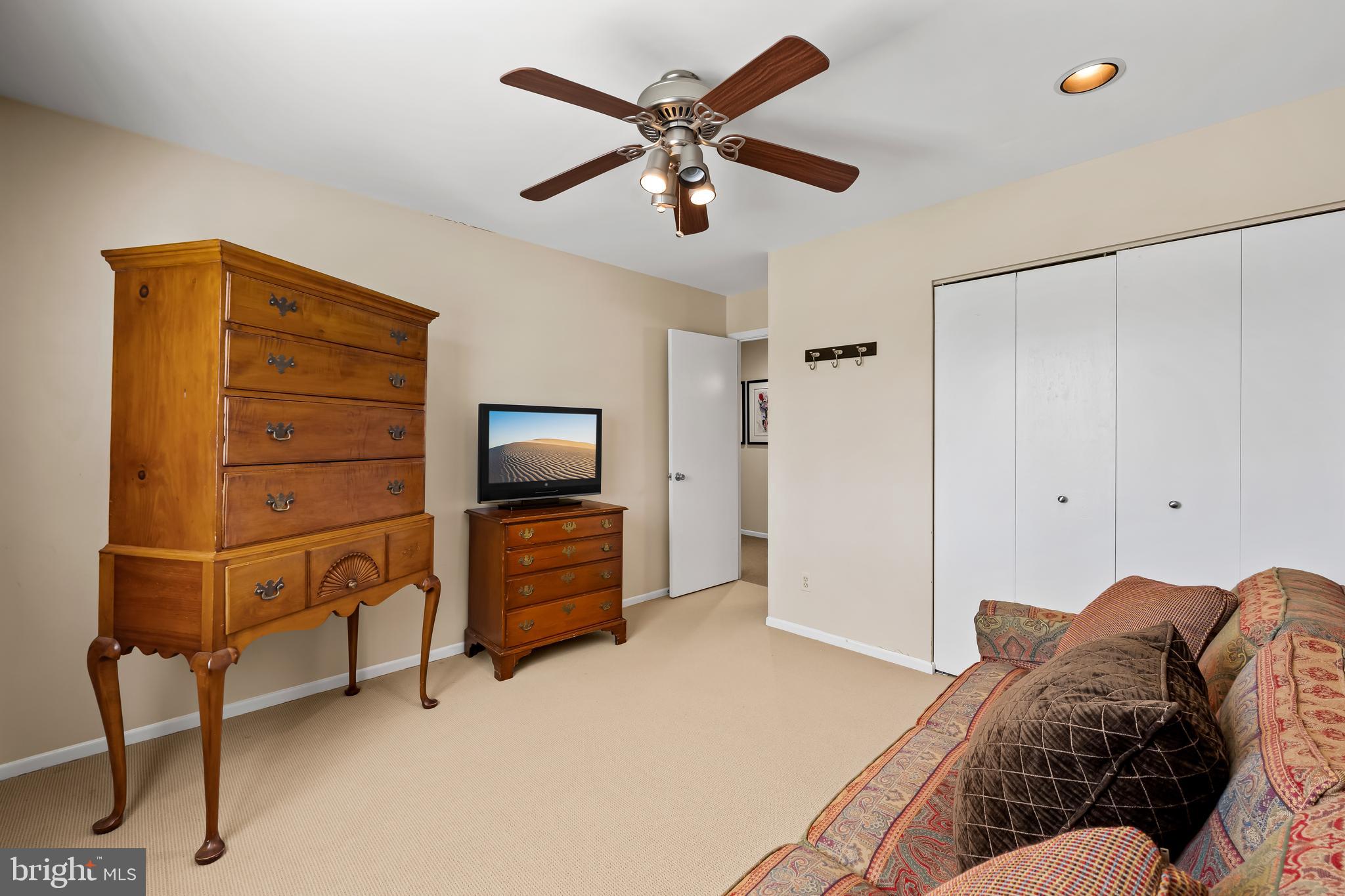 VELVET HILLS - Residential