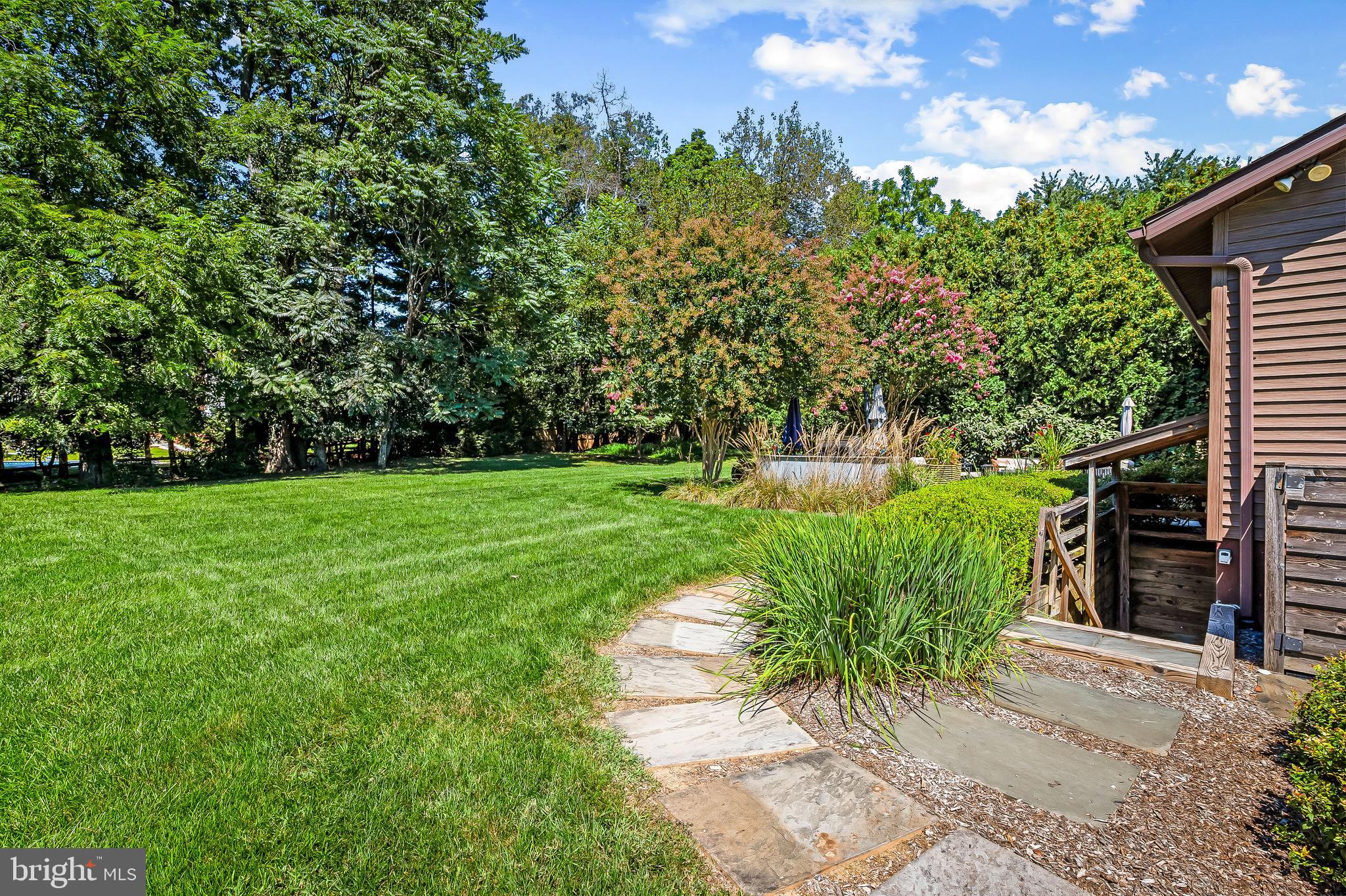 VELVET HILLS - Residential