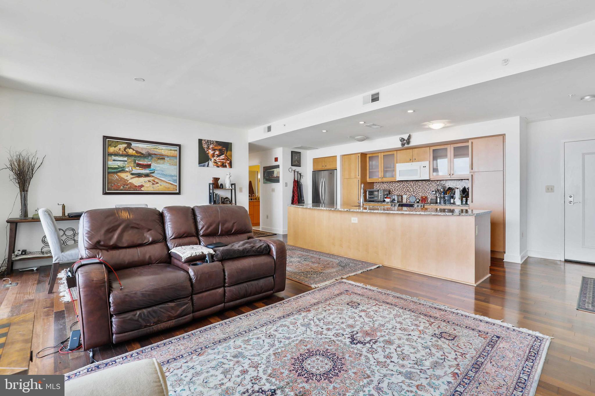 HARBOR EAST - Residential