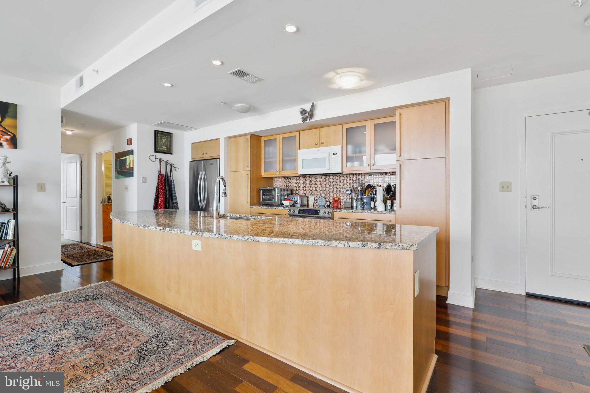 HARBOR EAST - Residential