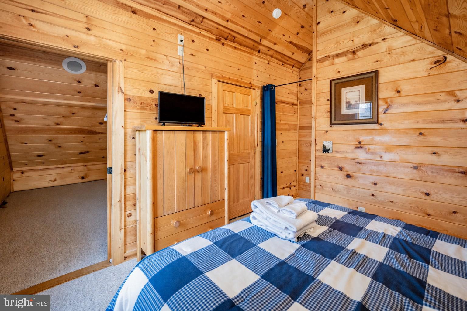 YELLOWSTONE VILLAGE - Residential