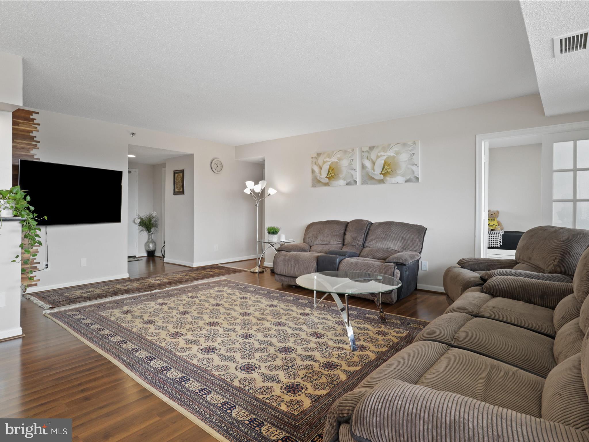 SKYLINE HOUSE - Residential