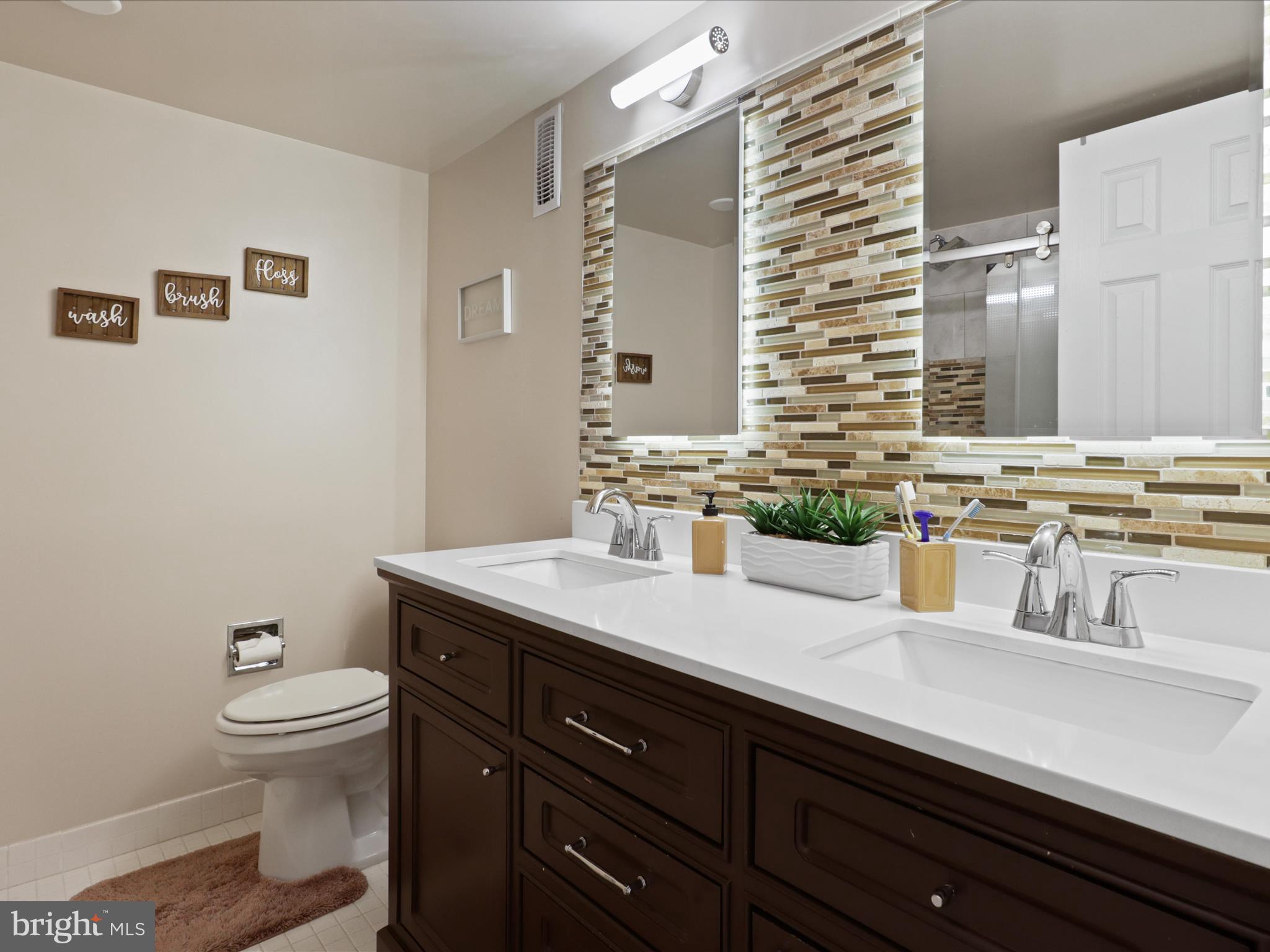 SKYLINE HOUSE - Residential