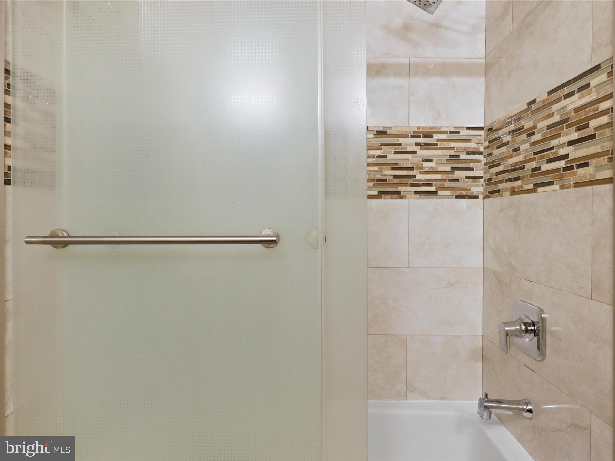 SKYLINE HOUSE - Residential