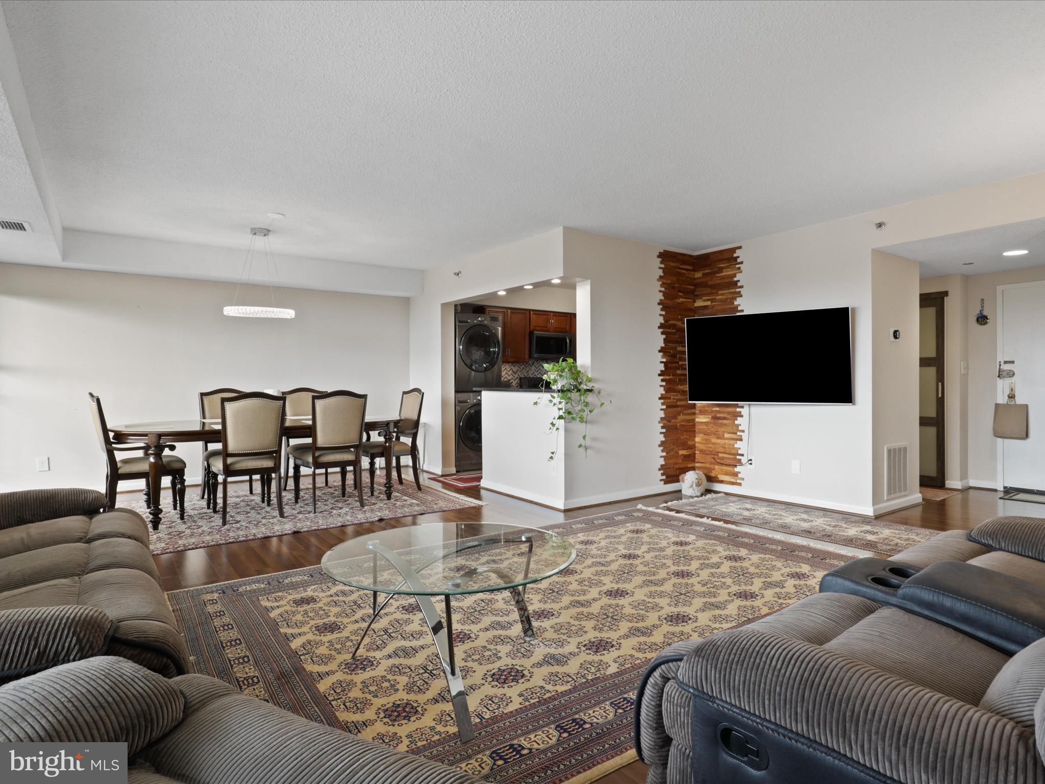 SKYLINE HOUSE - Residential