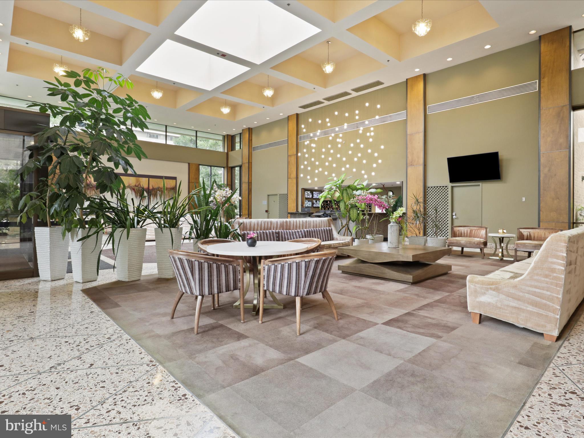 SKYLINE HOUSE - Residential