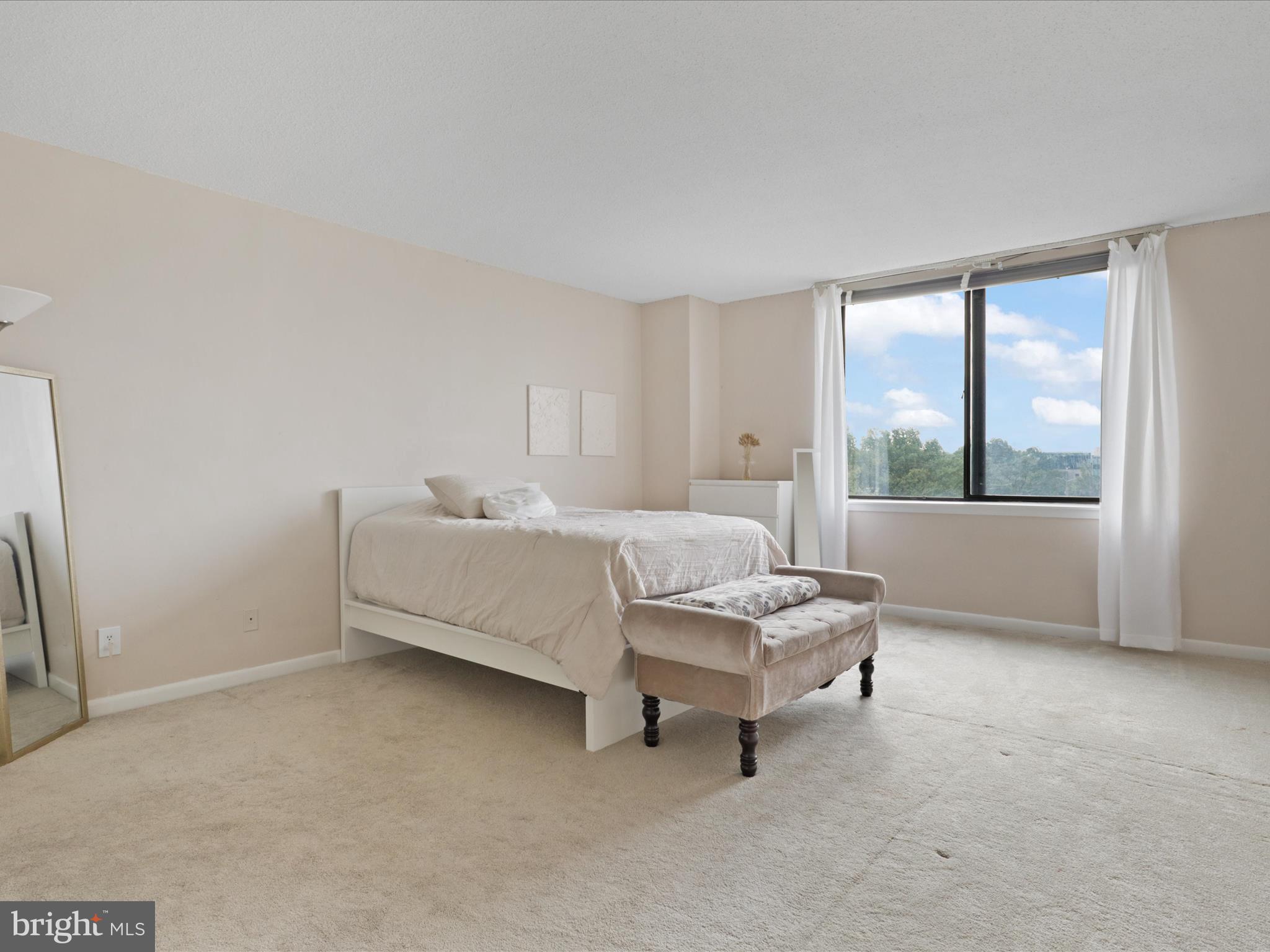 SKYLINE HOUSE - Residential