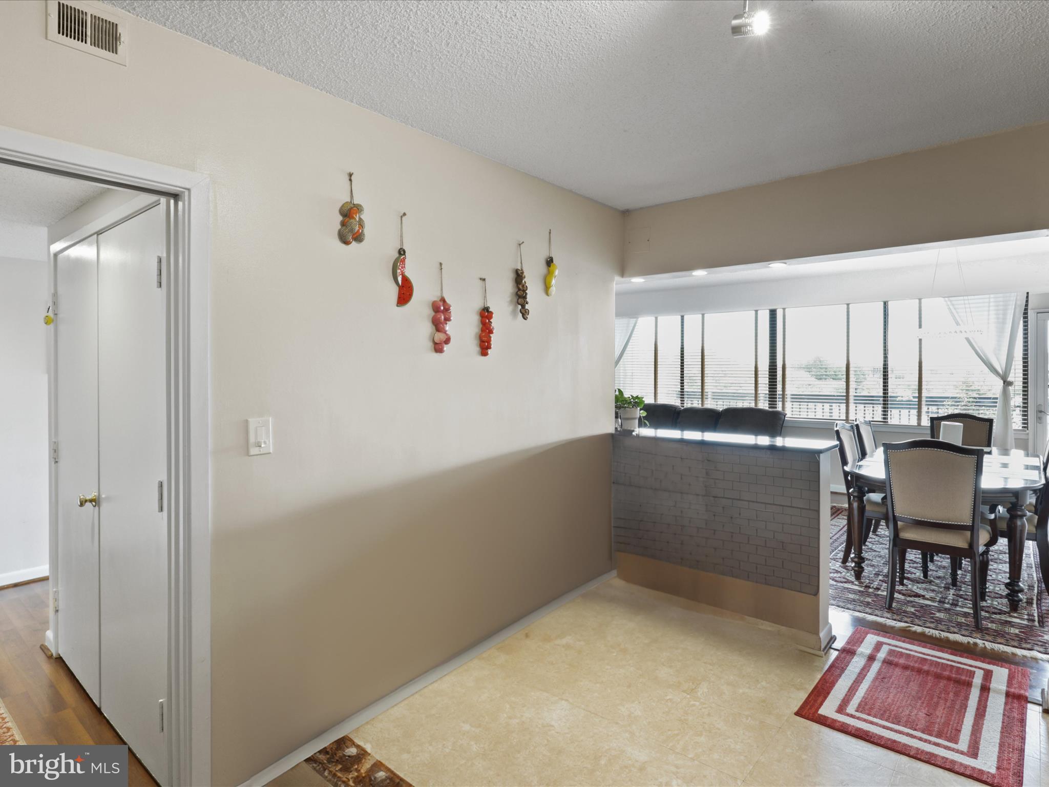 SKYLINE HOUSE - Residential