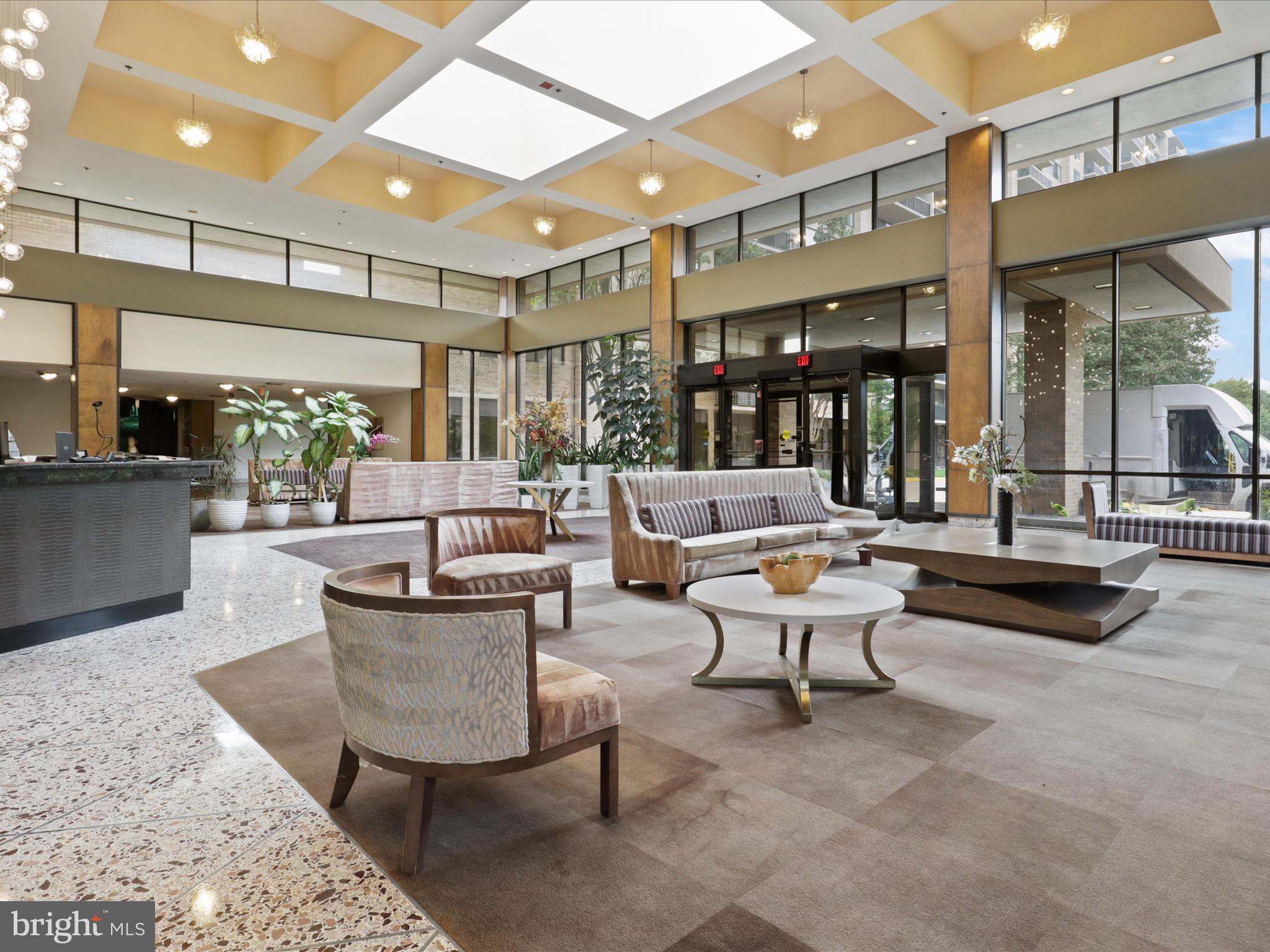 SKYLINE HOUSE - Residential