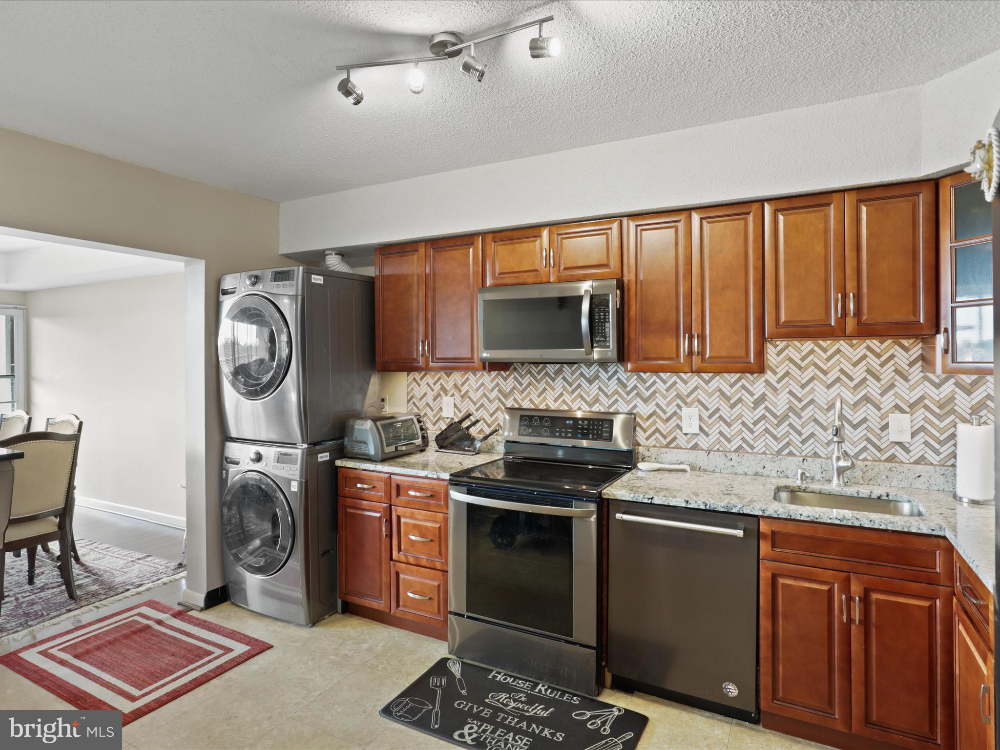 SKYLINE HOUSE - Residential