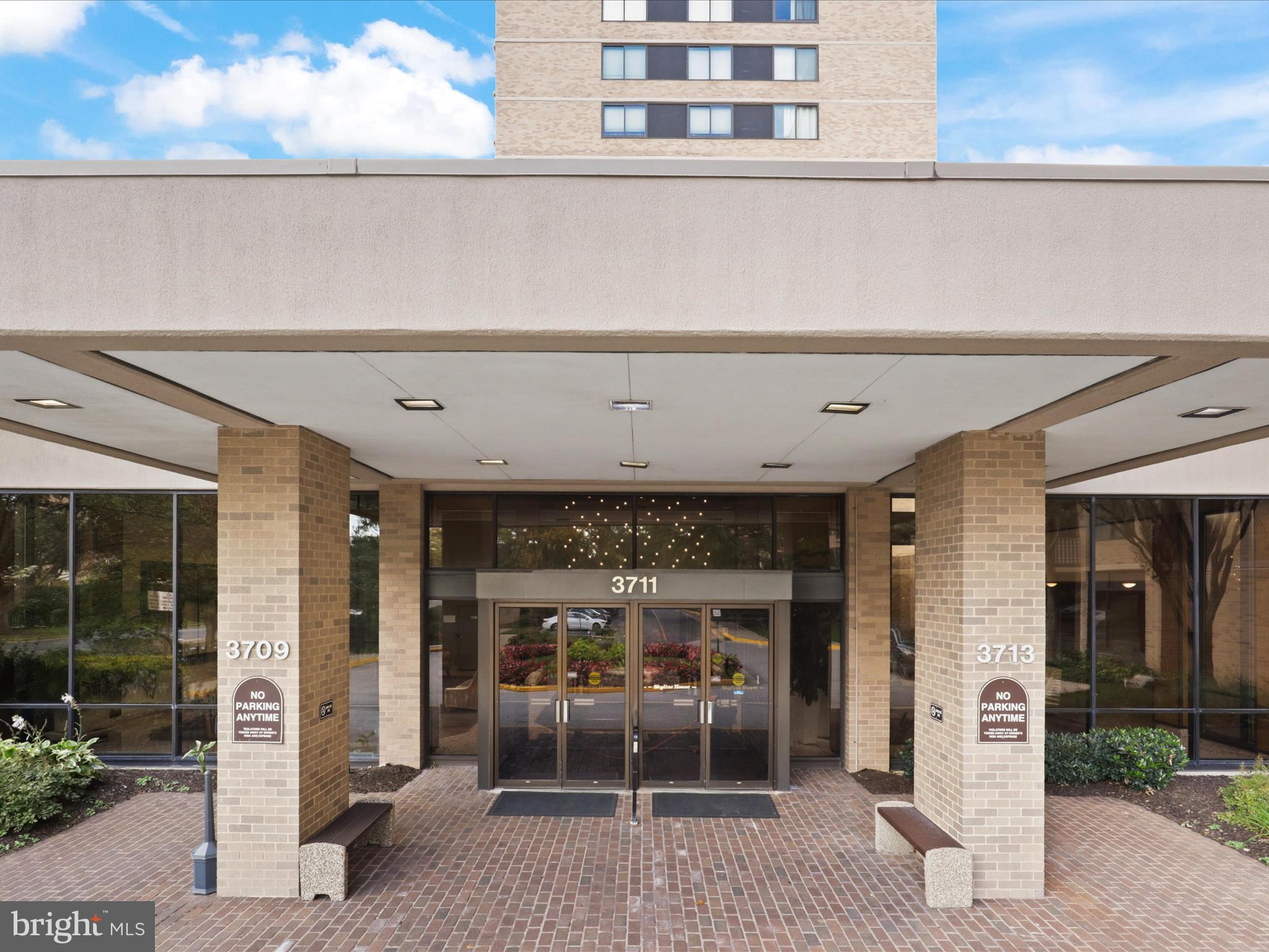 SKYLINE HOUSE - Residential