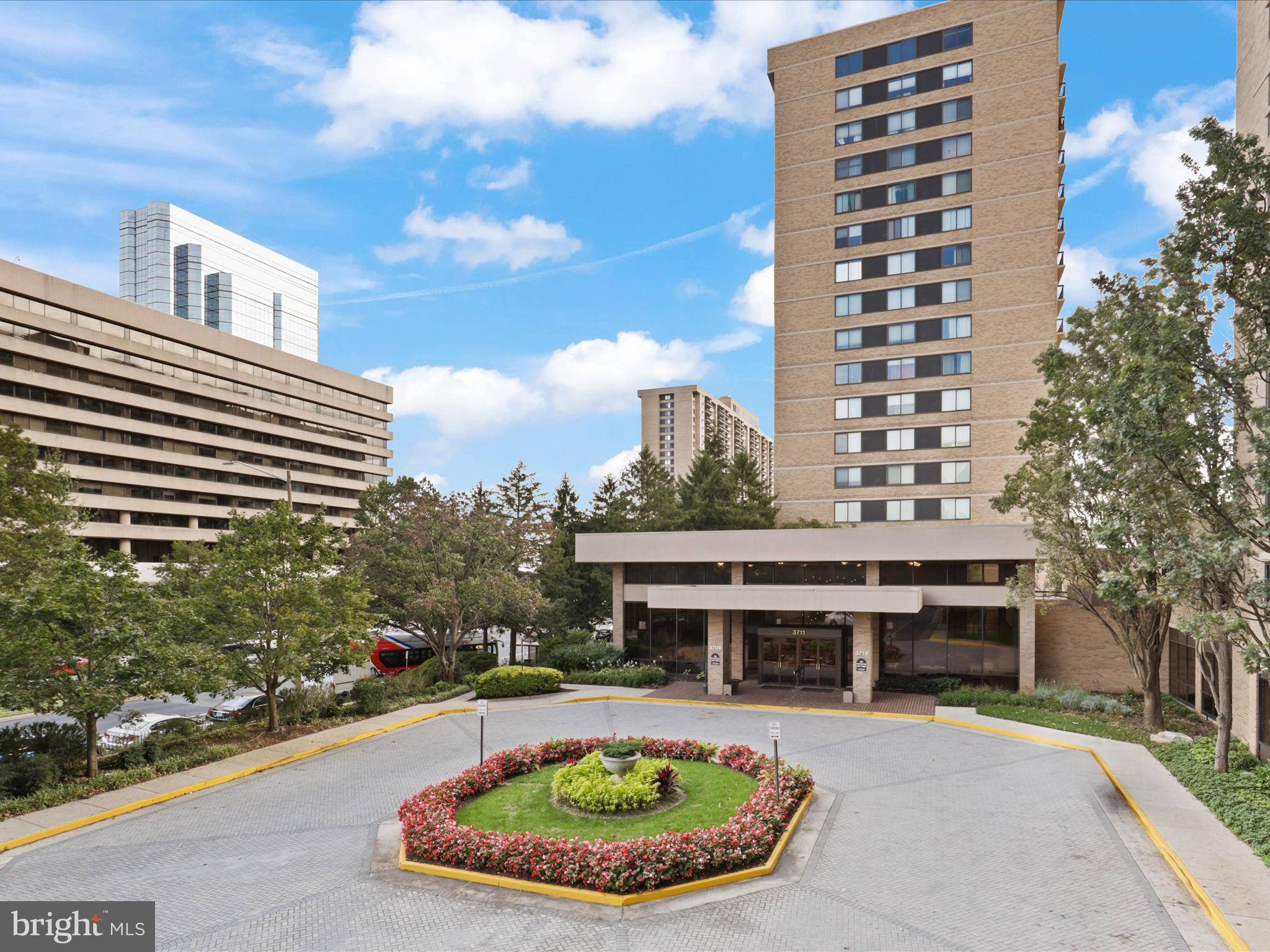 SKYLINE HOUSE - Residential