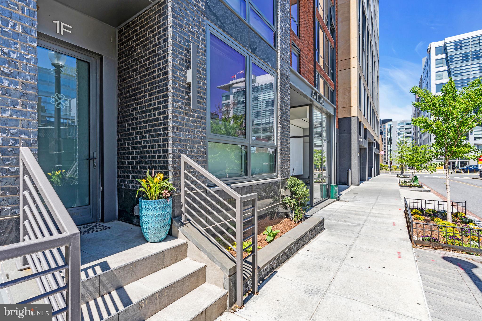 1211 VAN STREET SE TH-1F