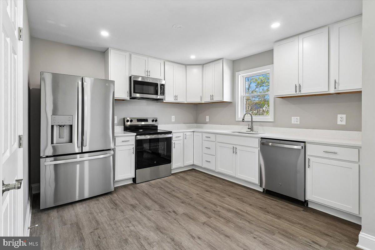 CEDAR HURST ON THE BAY - Residential